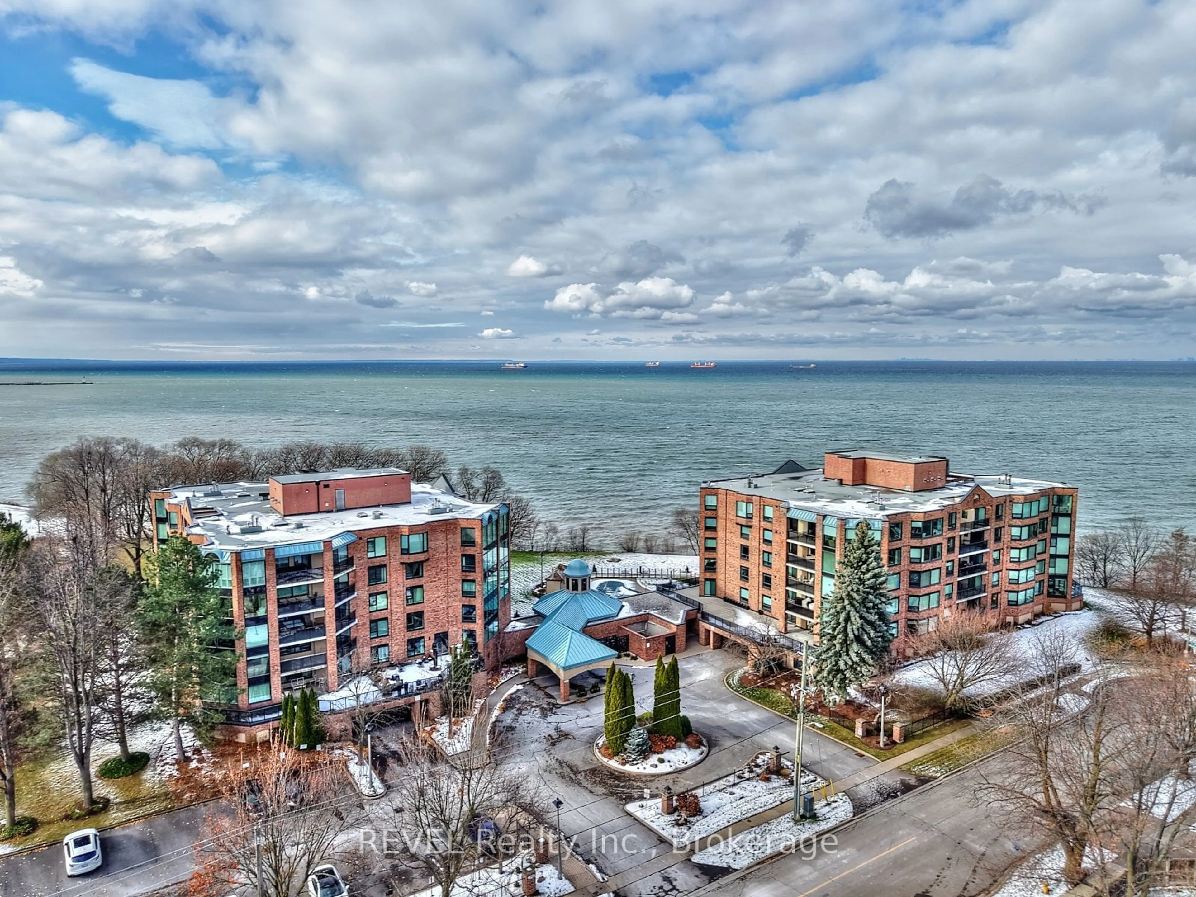 A pic from outside/outdoor area/front of a property/back of a property/a pic from drone, water/lake/river/ocean view for 701 Geneva St #2205, St. Catharines Ontario L2N 7H9