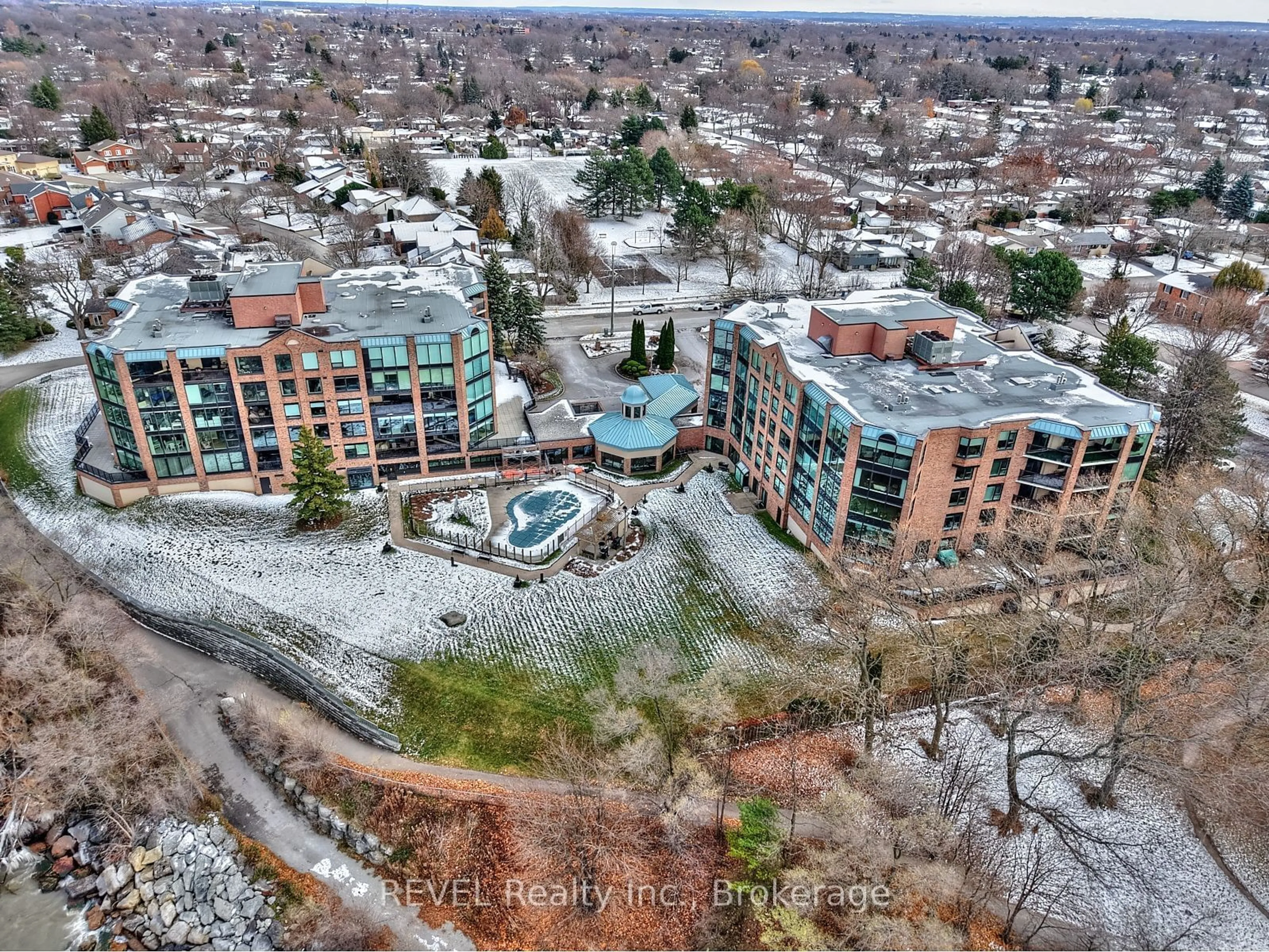 A pic from outside/outdoor area/front of a property/back of a property/a pic from drone, city buildings view from balcony for 701 Geneva St #2205, St. Catharines Ontario L2N 7H9