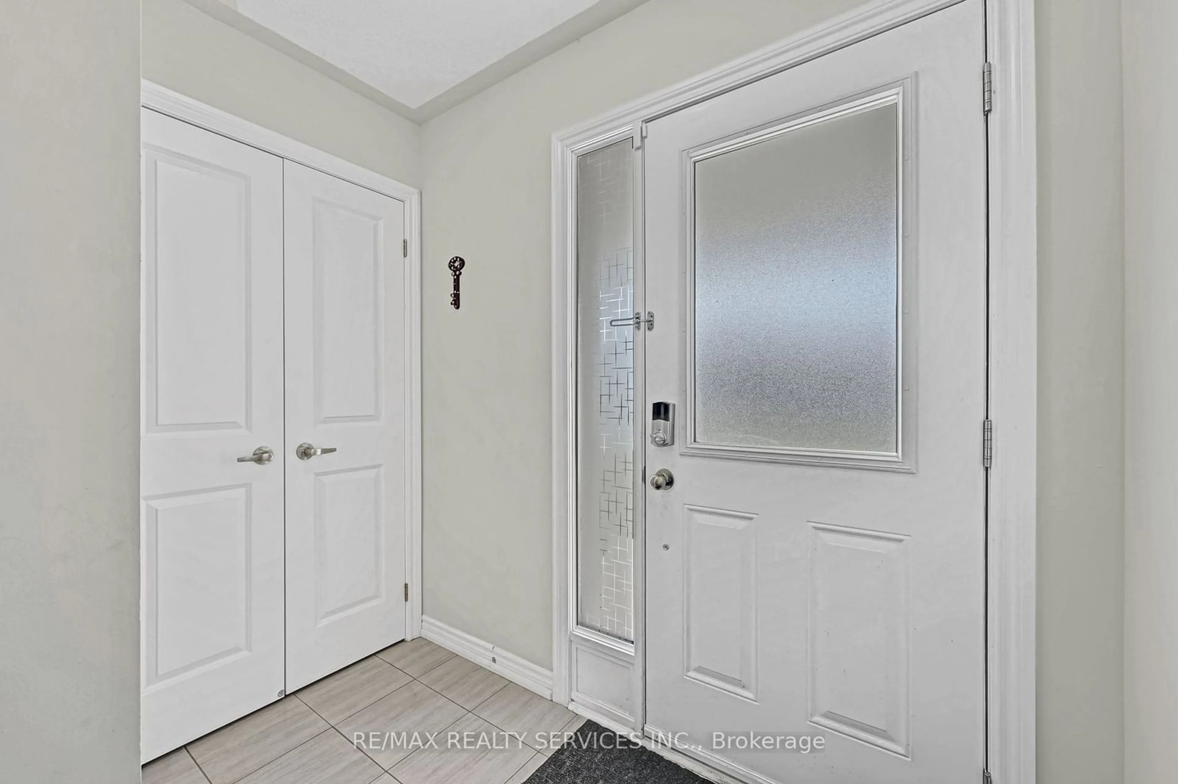 Indoor entryway for 63 Todd Cres, Southgate Ontario N0C 1B0