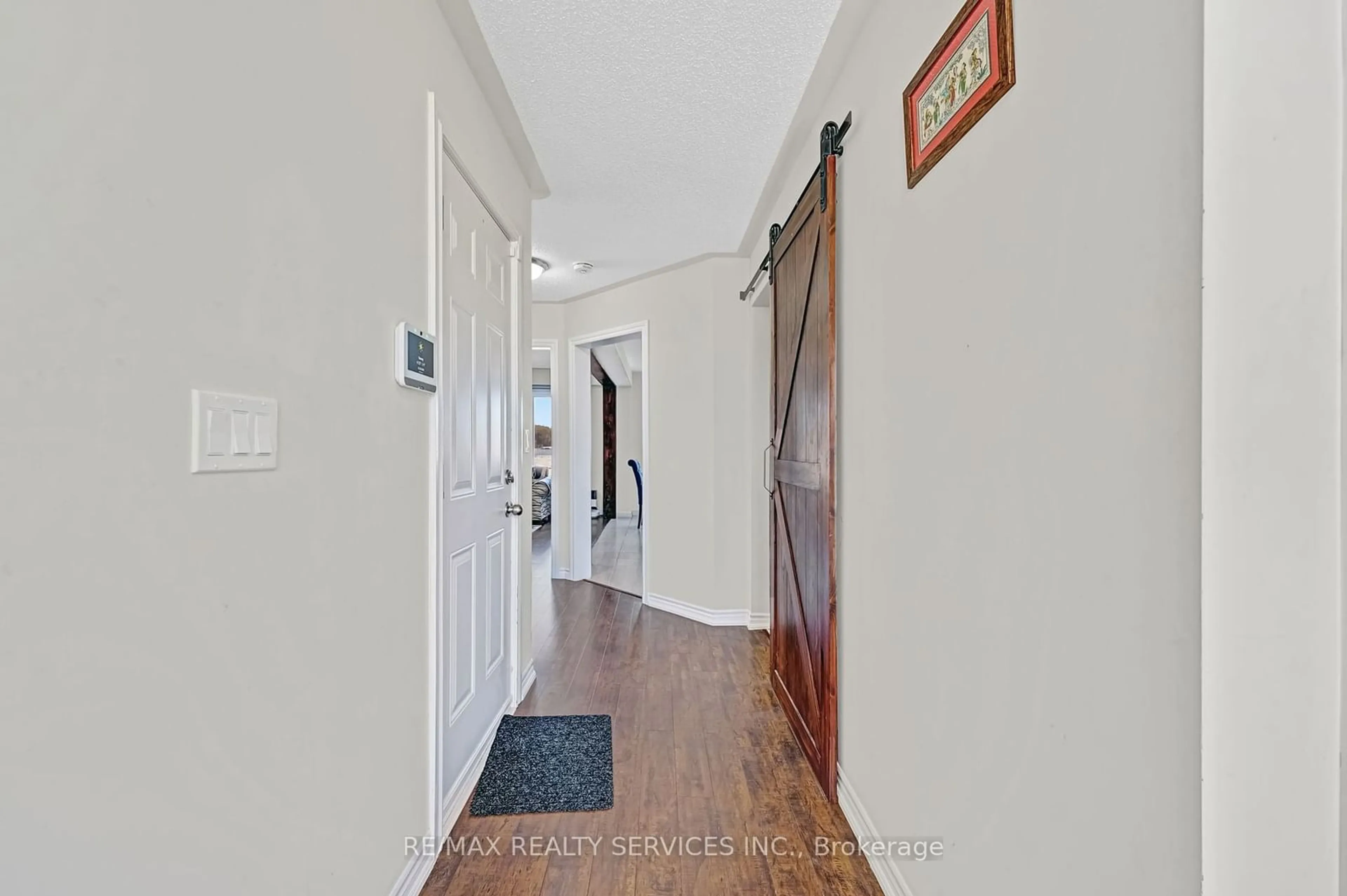 Indoor entryway for 63 Todd Cres, Southgate Ontario N0C 1B0