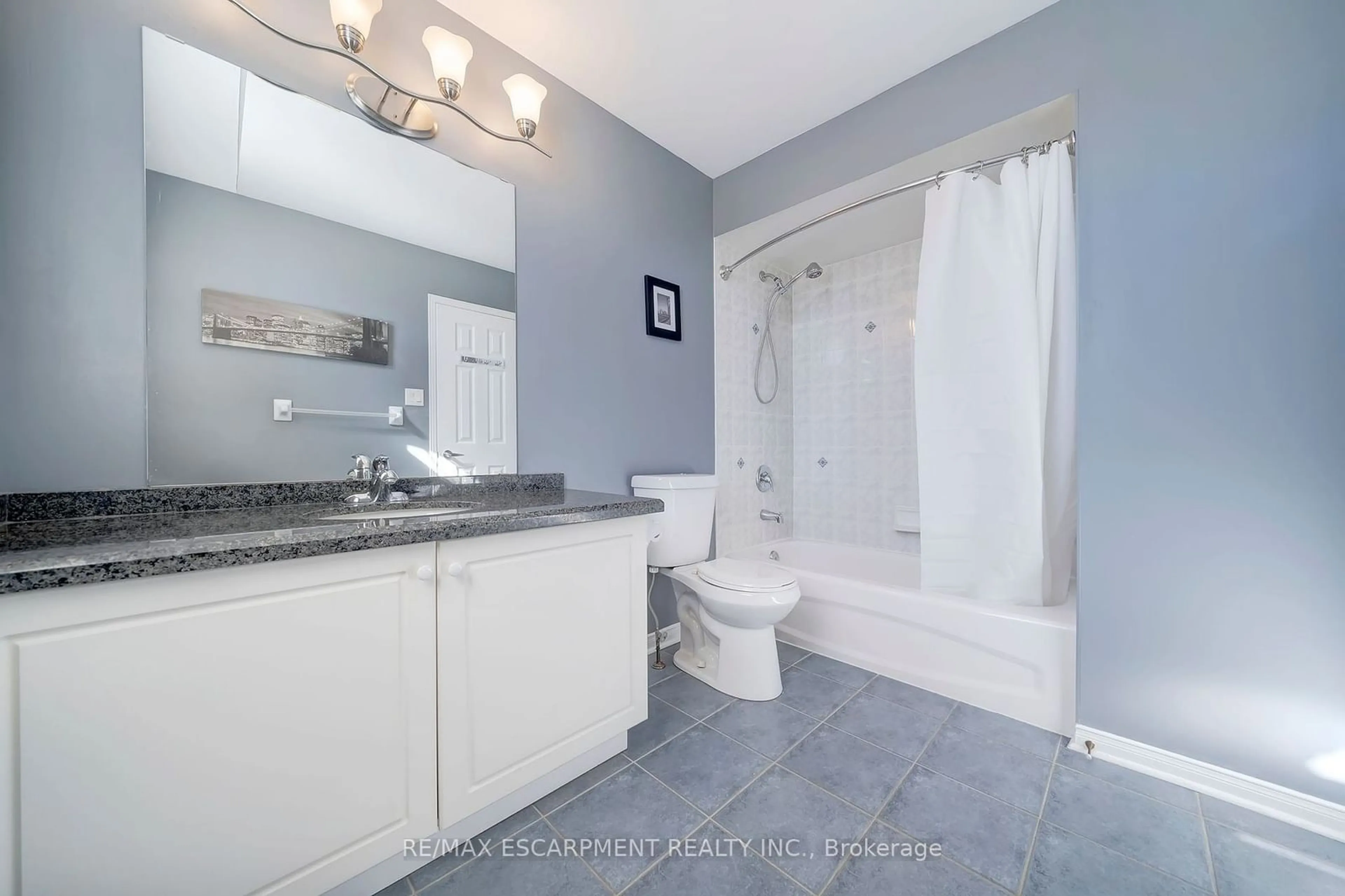 Standard bathroom, ceramic/tile floor for 143 Valmont St, Hamilton Ontario L9G 4Z9