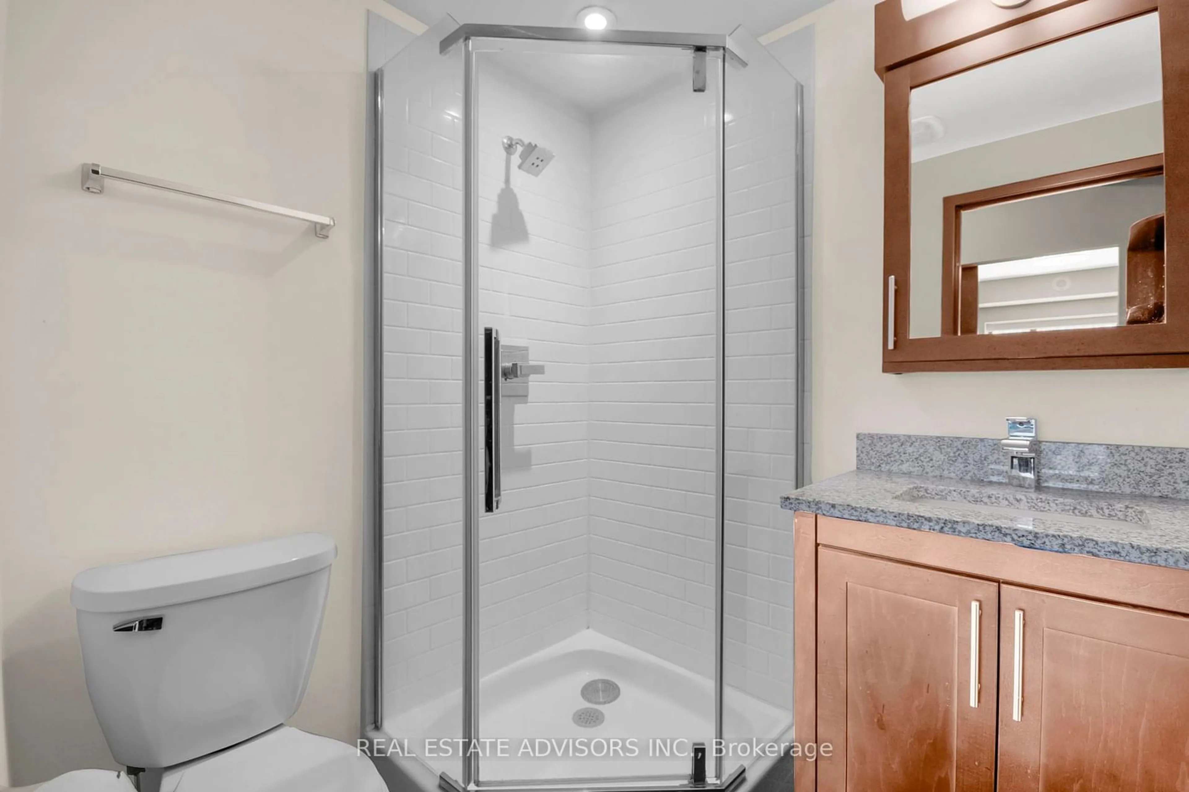 Standard bathroom, ceramic/tile floor for 1235 Richmond St #513, London Ontario N6A 0C1