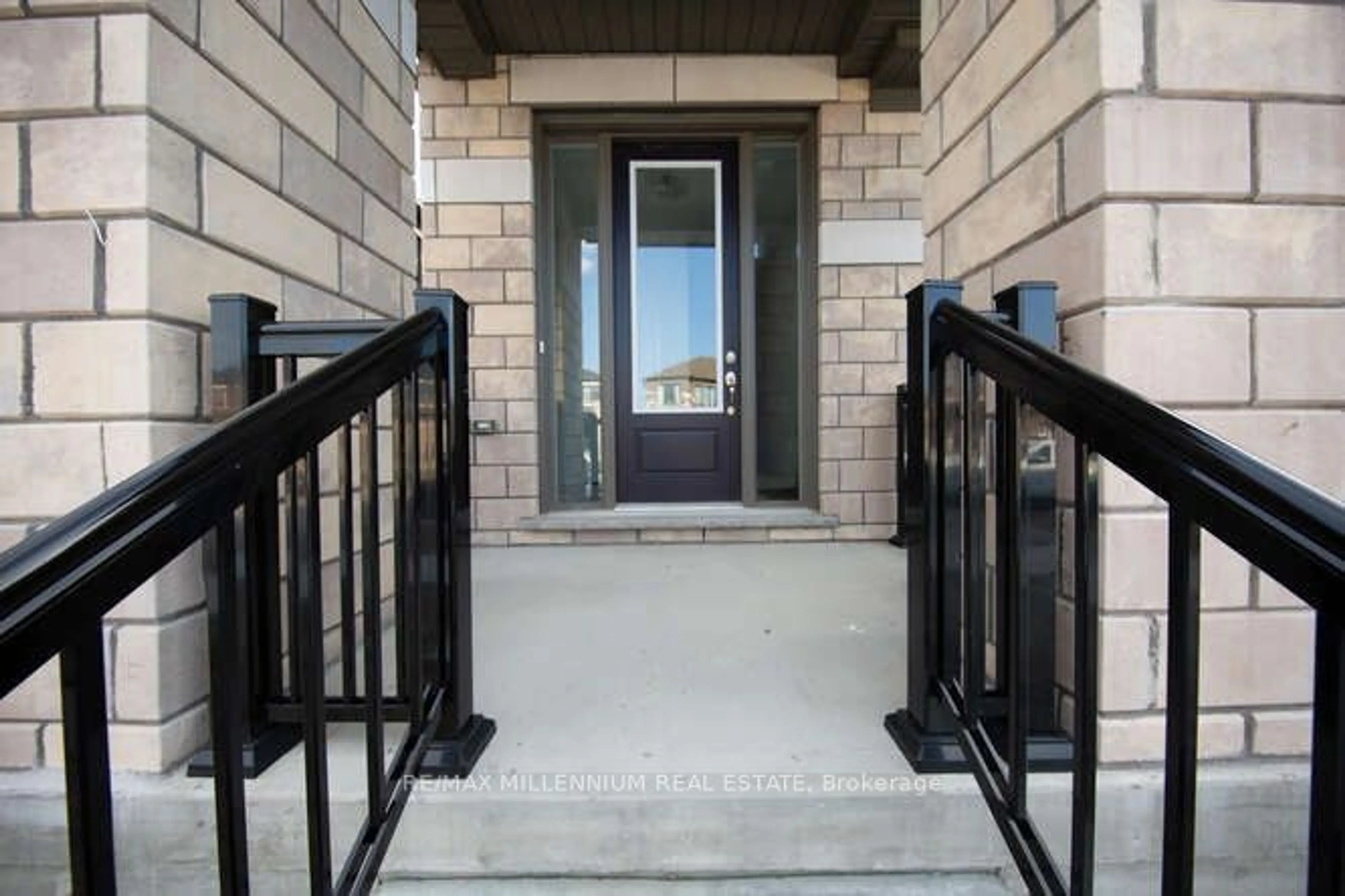 Indoor entryway for 14 Keenan St, Kawartha Lakes Ontario K9V 6C2