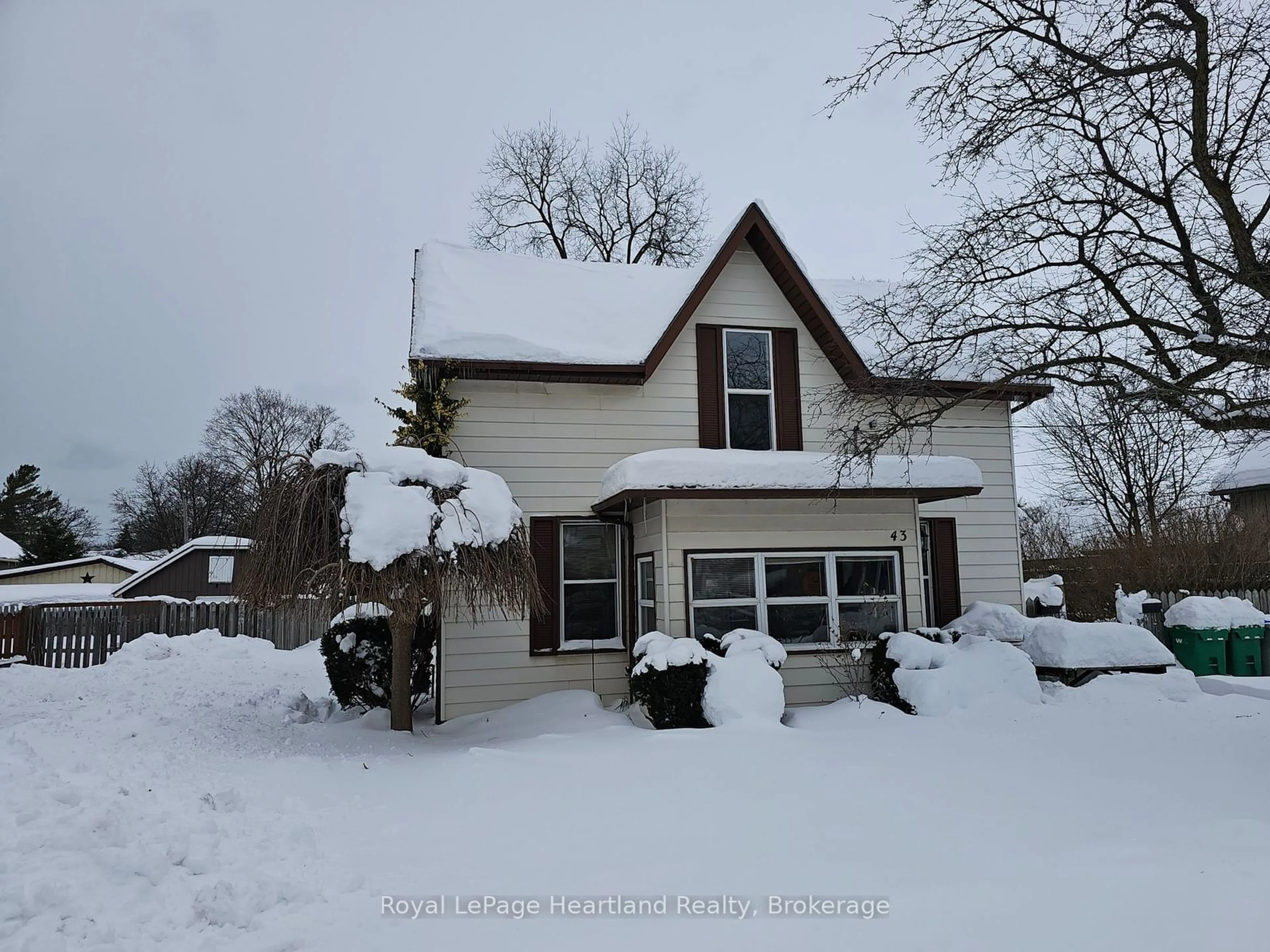 A pic from outside/outdoor area/front of a property/back of a property/a pic from drone, street for 43 Trafalgar St, Goderich Ontario N7A 1T3