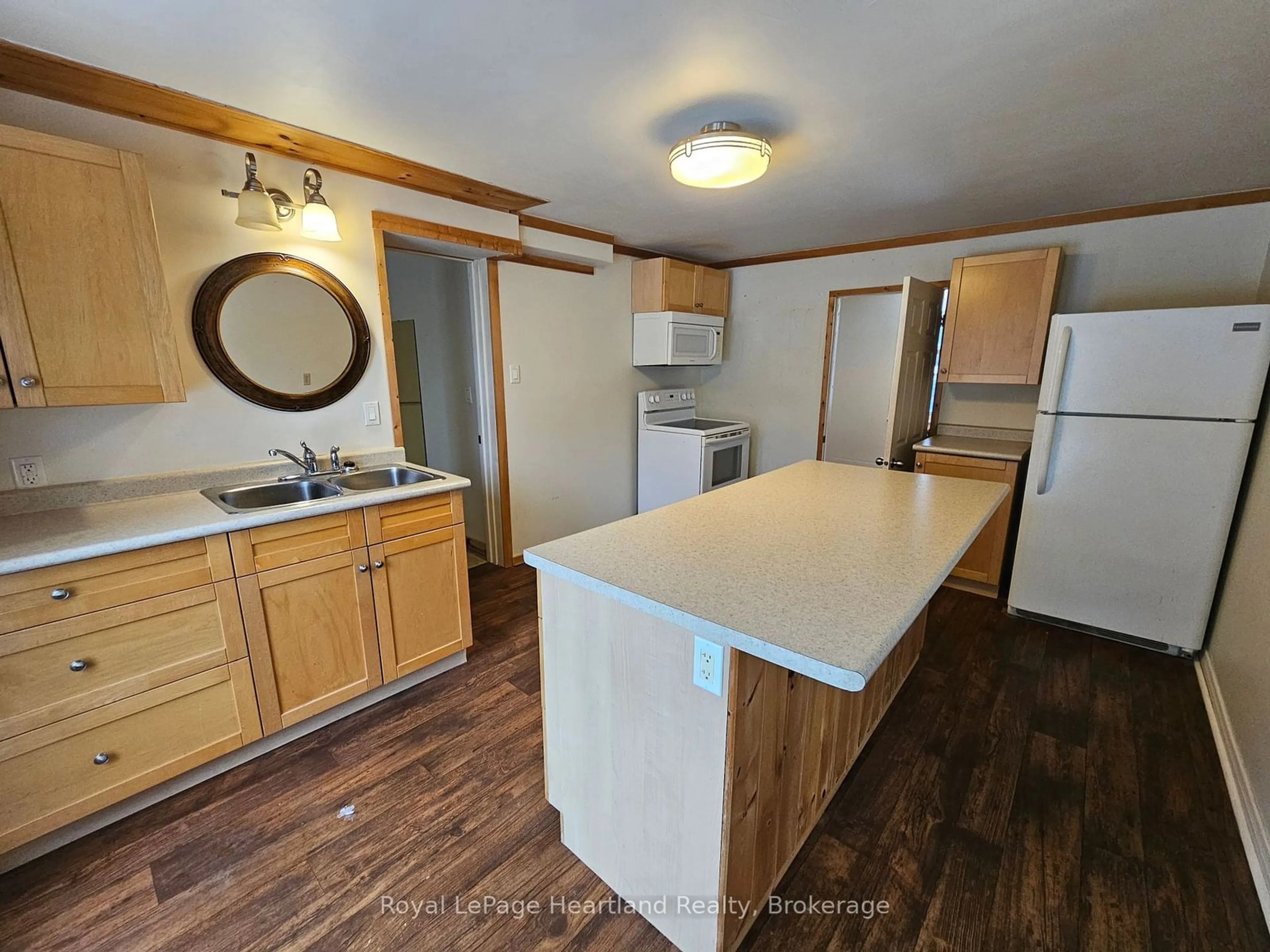 Standard kitchen, wood/laminate floor for 43 Trafalgar St, Goderich Ontario N7A 1T3