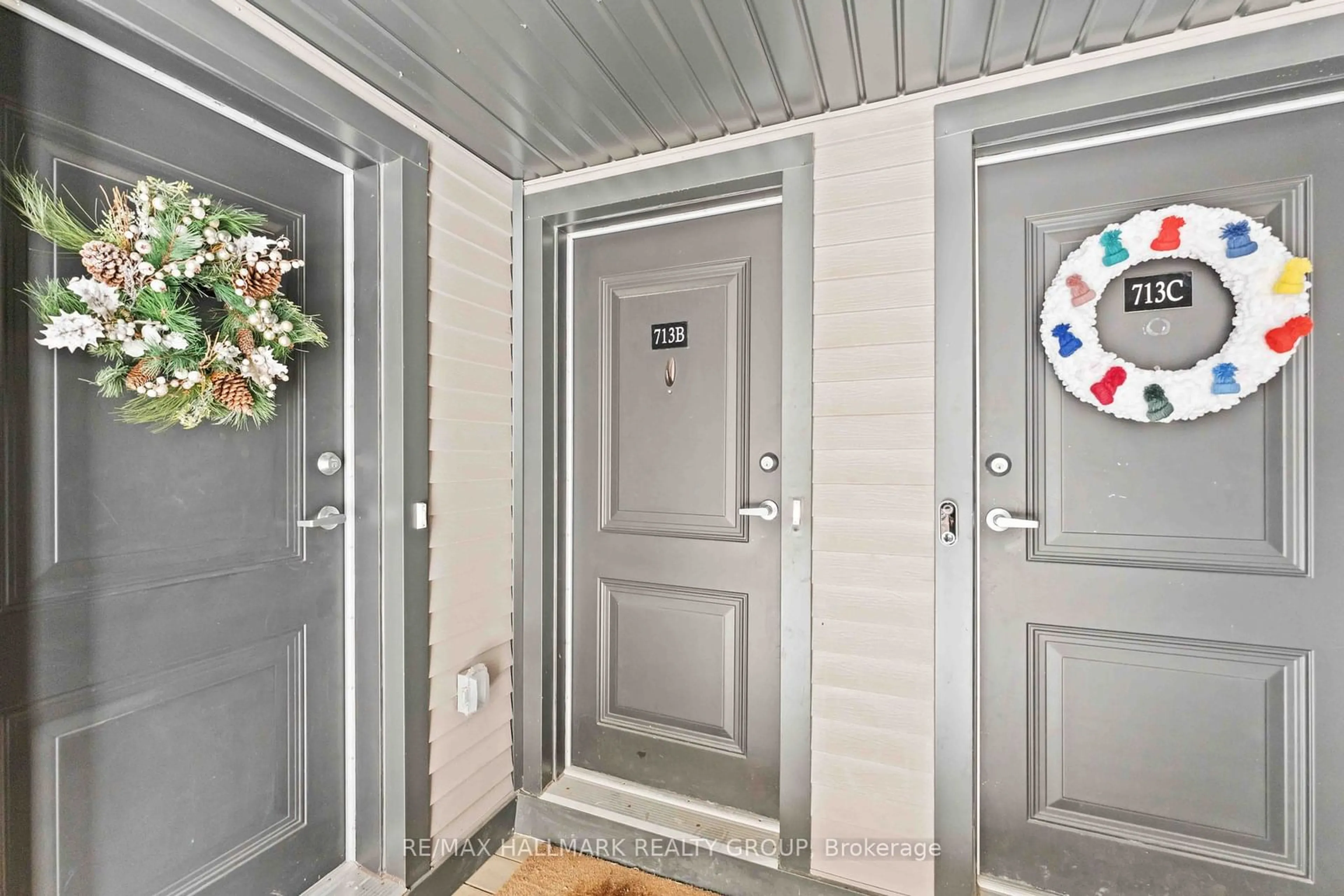 Indoor foyer for 713 Amberwing Private #B, Orleans - Cumberland and Area Ontario K4A 5H5