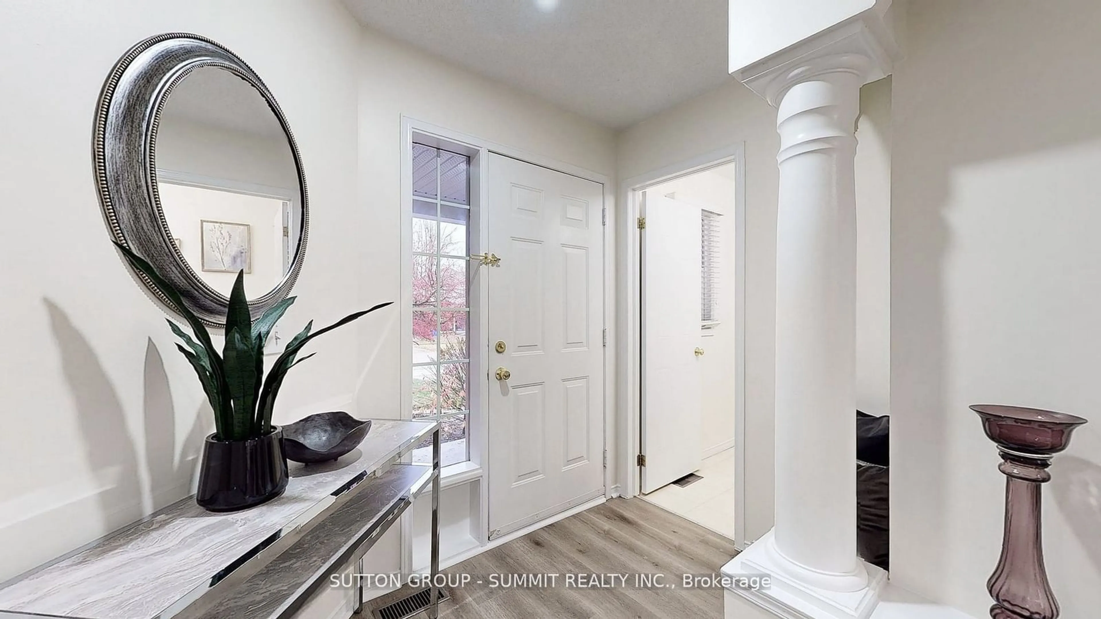 Indoor entryway for 8 King William Crt, Cambridge Ontario N3C 4J2