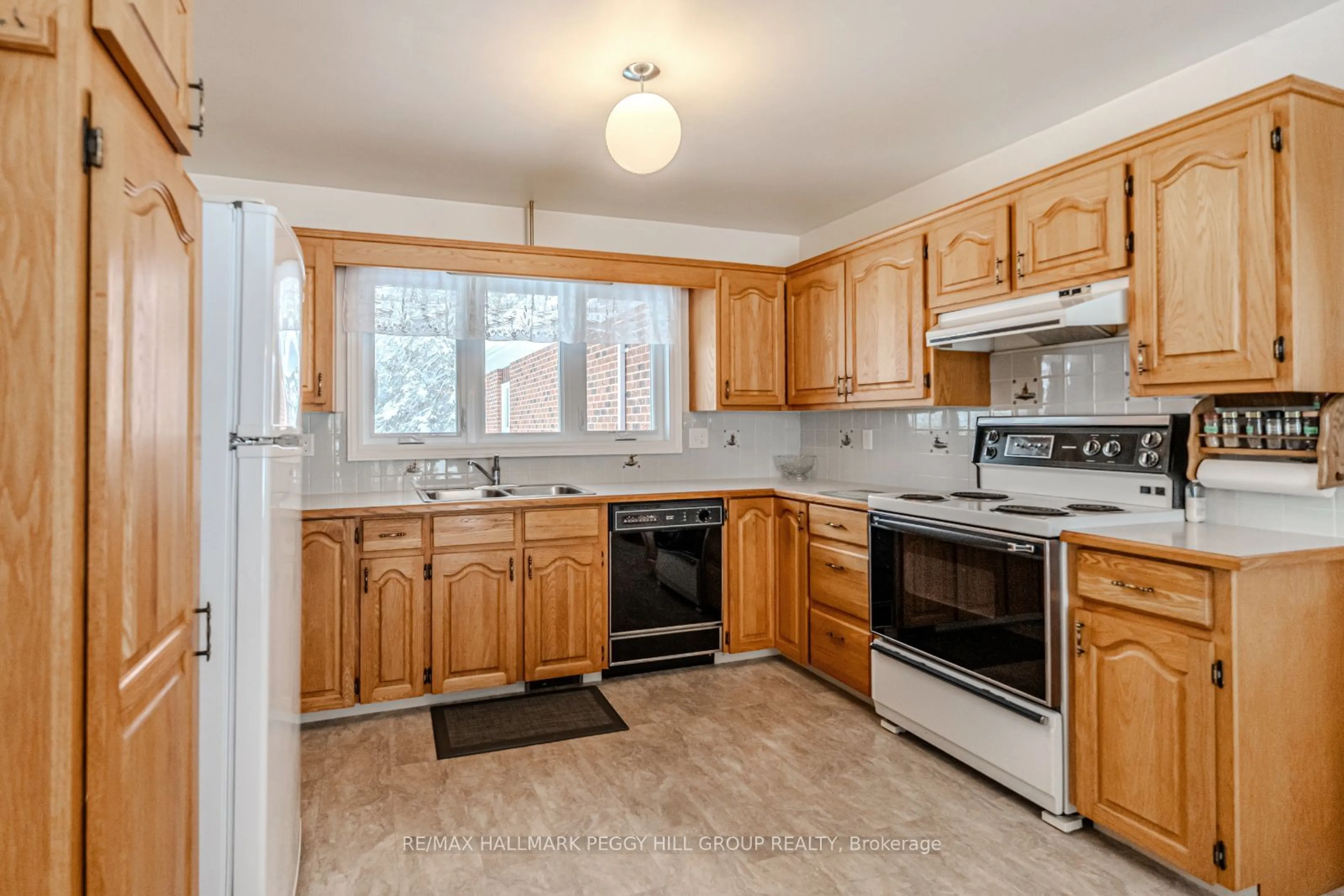 Standard kitchen, unknown for 13 Davis St, South River Ontario P0A 1X0