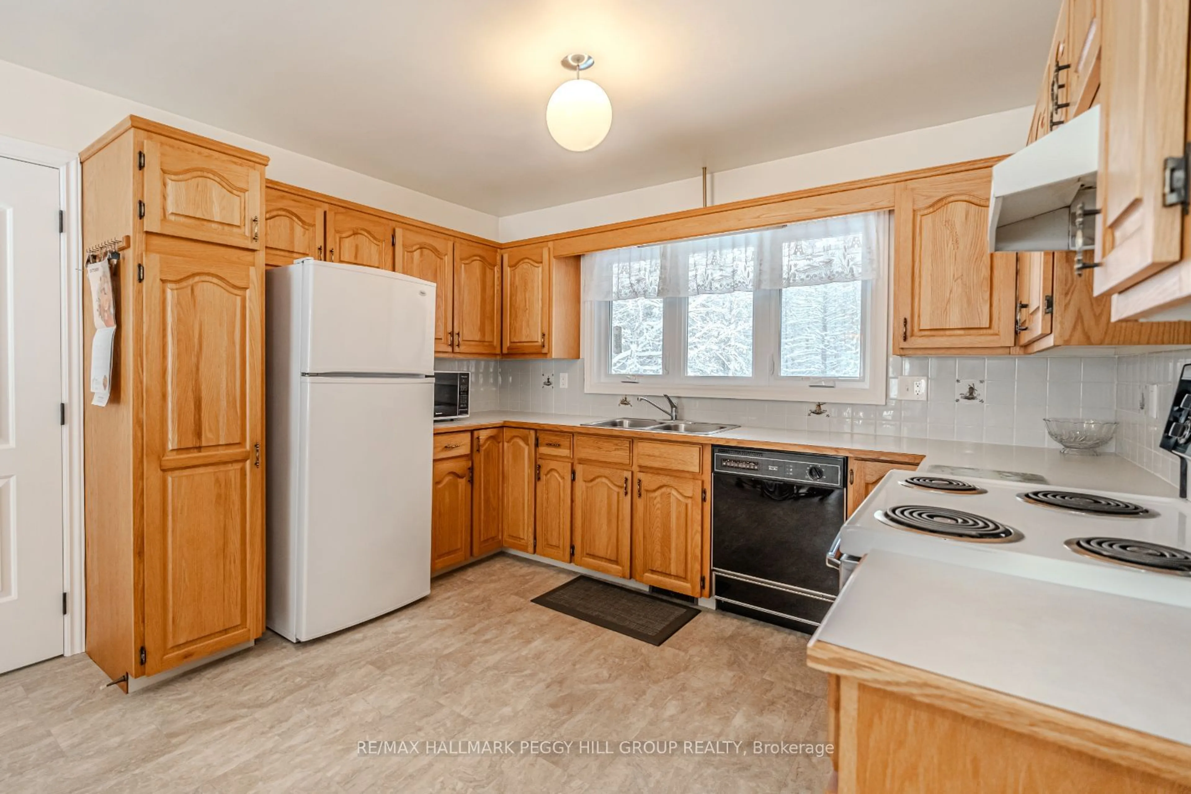 Standard kitchen, unknown for 13 Davis St, South River Ontario P0A 1X0