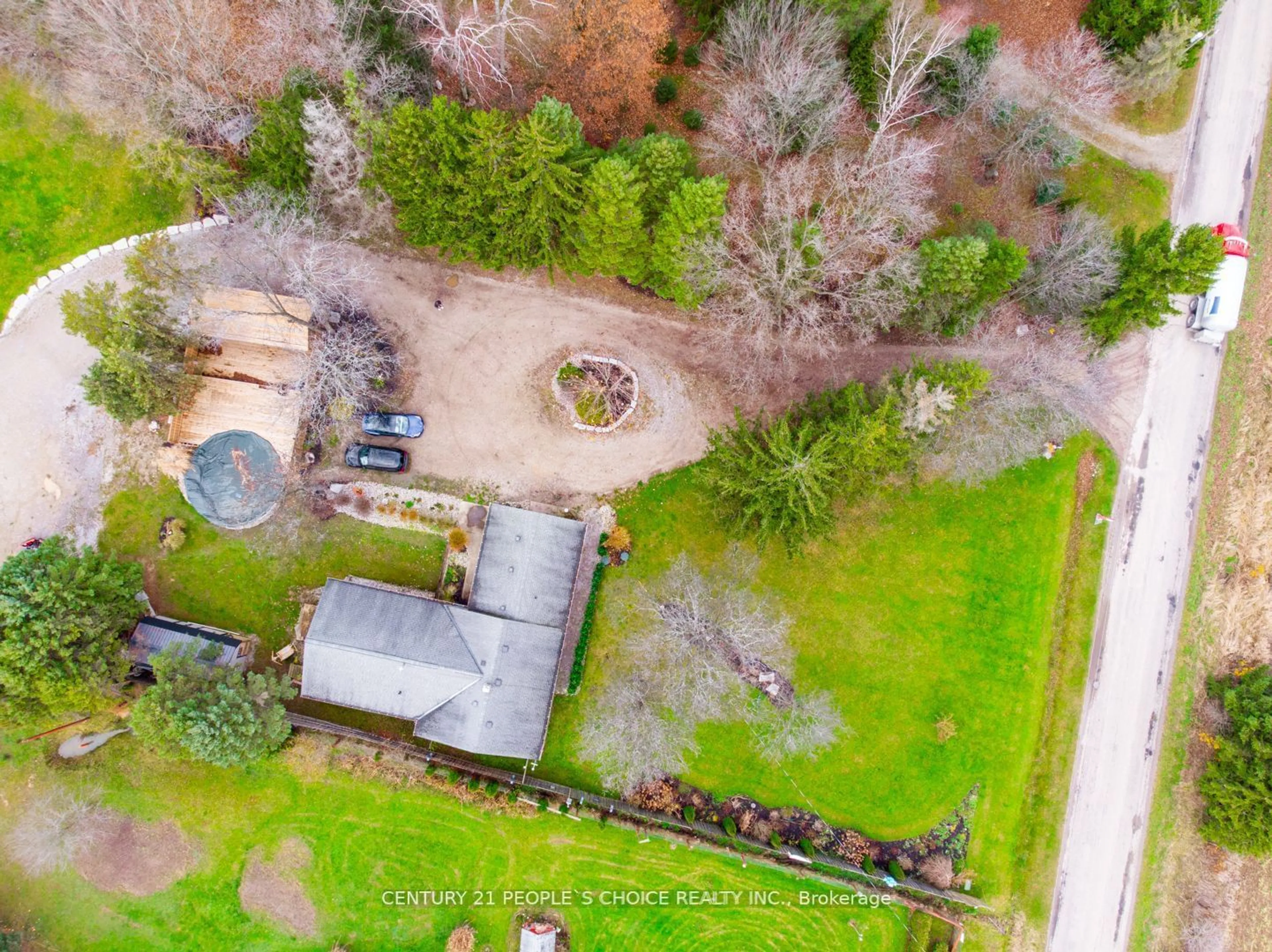 A pic from outside/outdoor area/front of a property/back of a property/a pic from drone, unknown for 11887 Elliott Rd, Bayham Ontario N4G 4G8