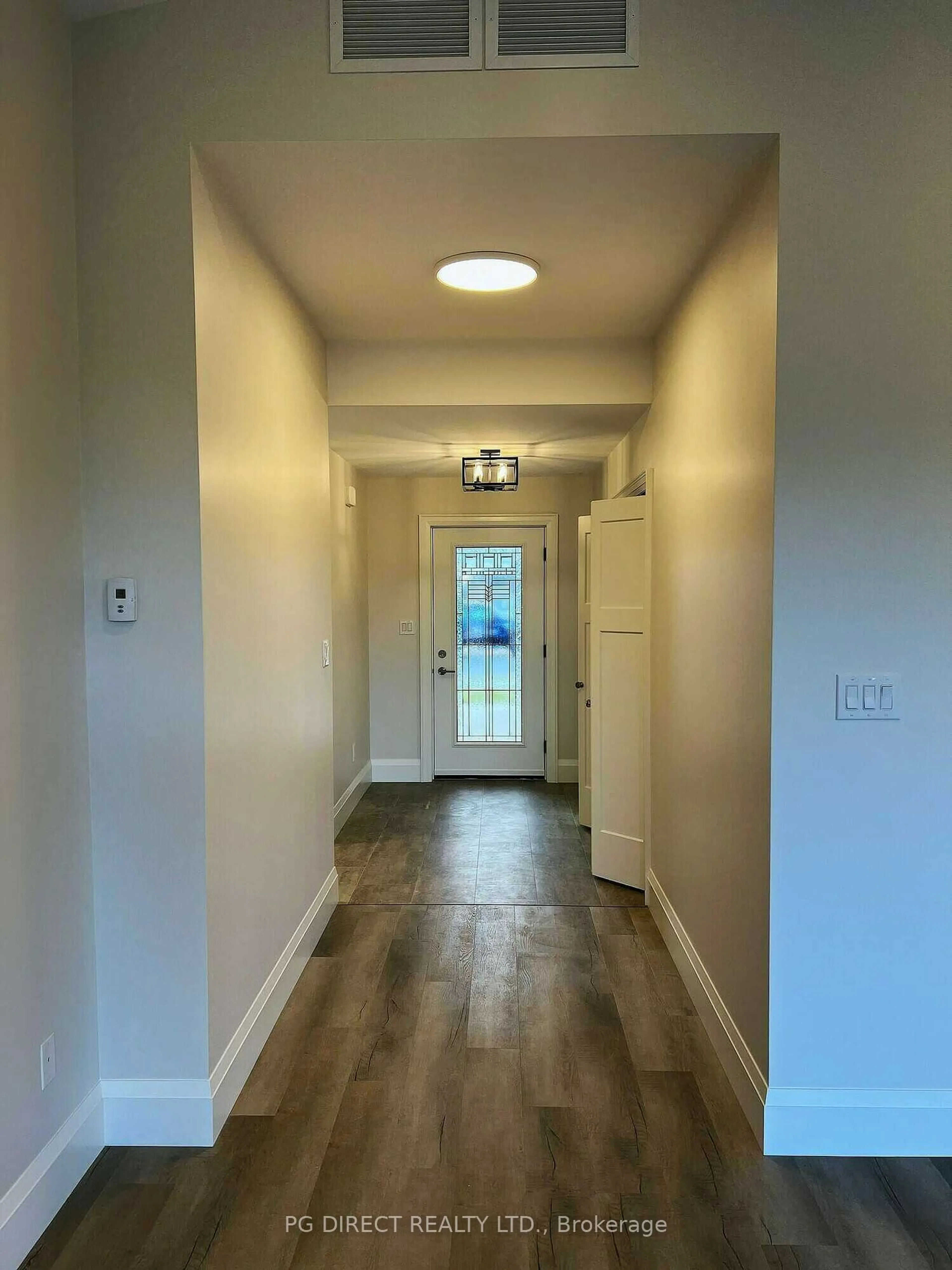 Indoor entryway for 50 Beacon Dr, Brighton Ontario K0K 1H0