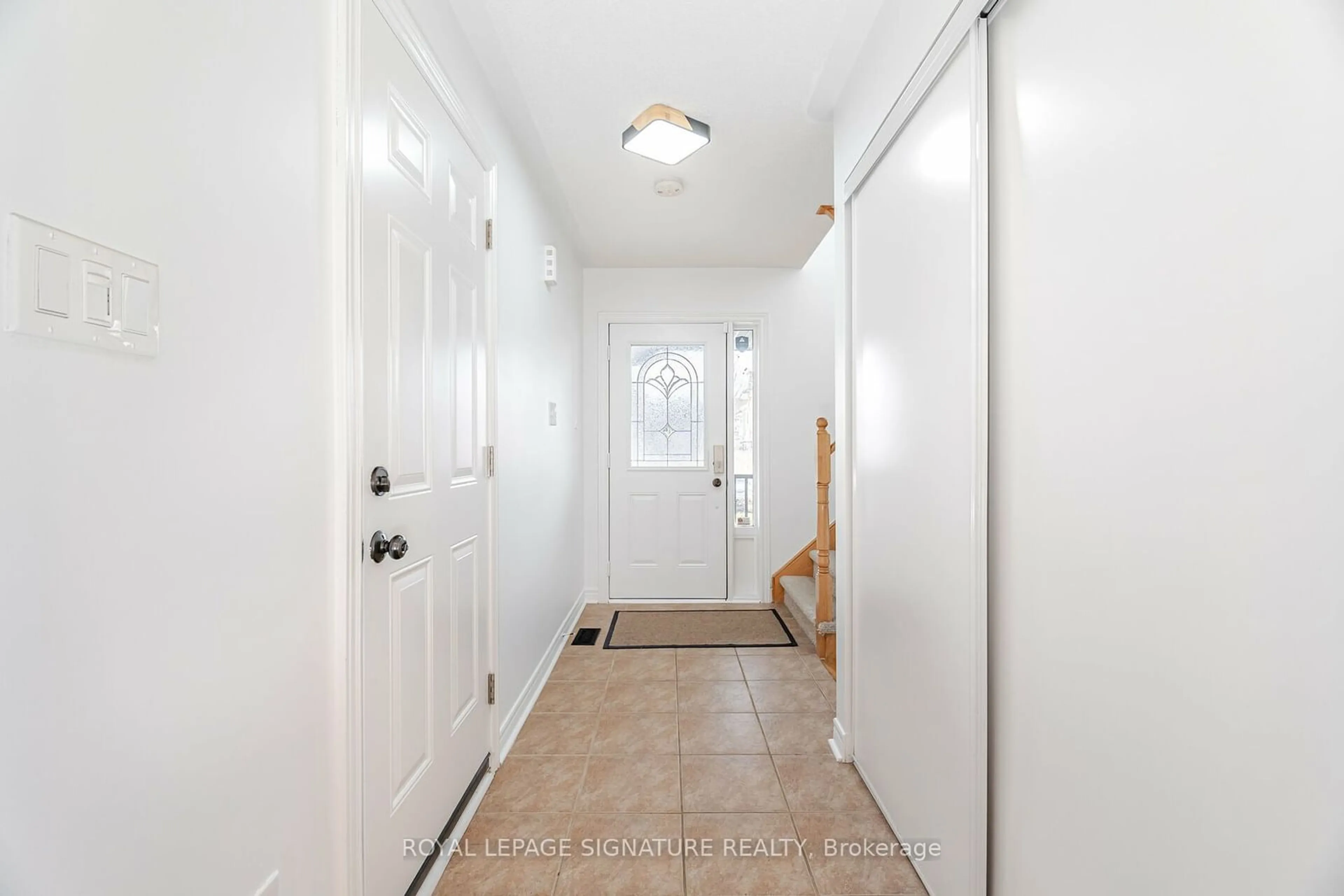 Indoor entryway for 88 Spring Creek Dr, Hamilton Ontario L0R 2H8