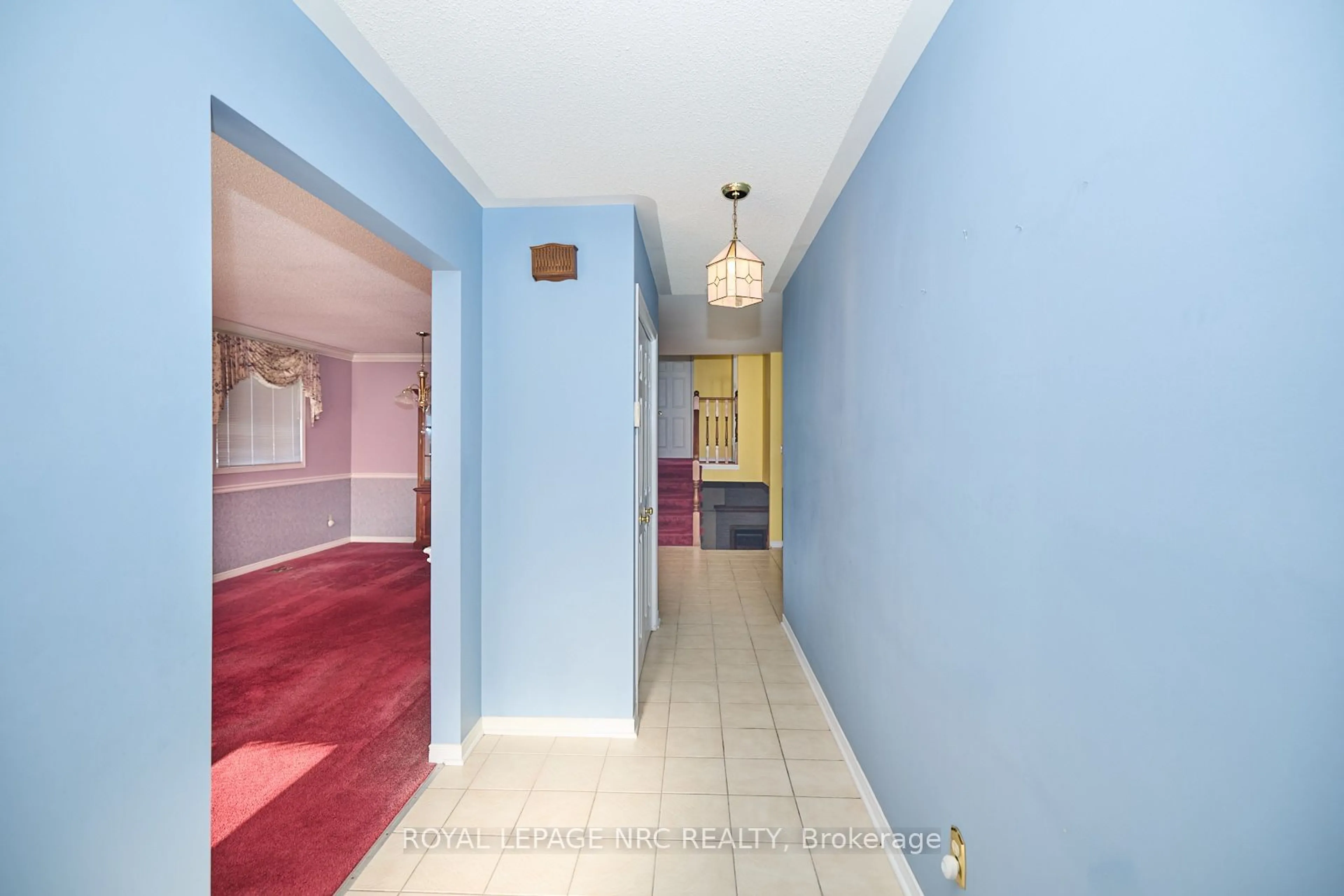 Indoor foyer for 7304 Lakewood Cres, Niagara Falls Ontario L2G 7T1