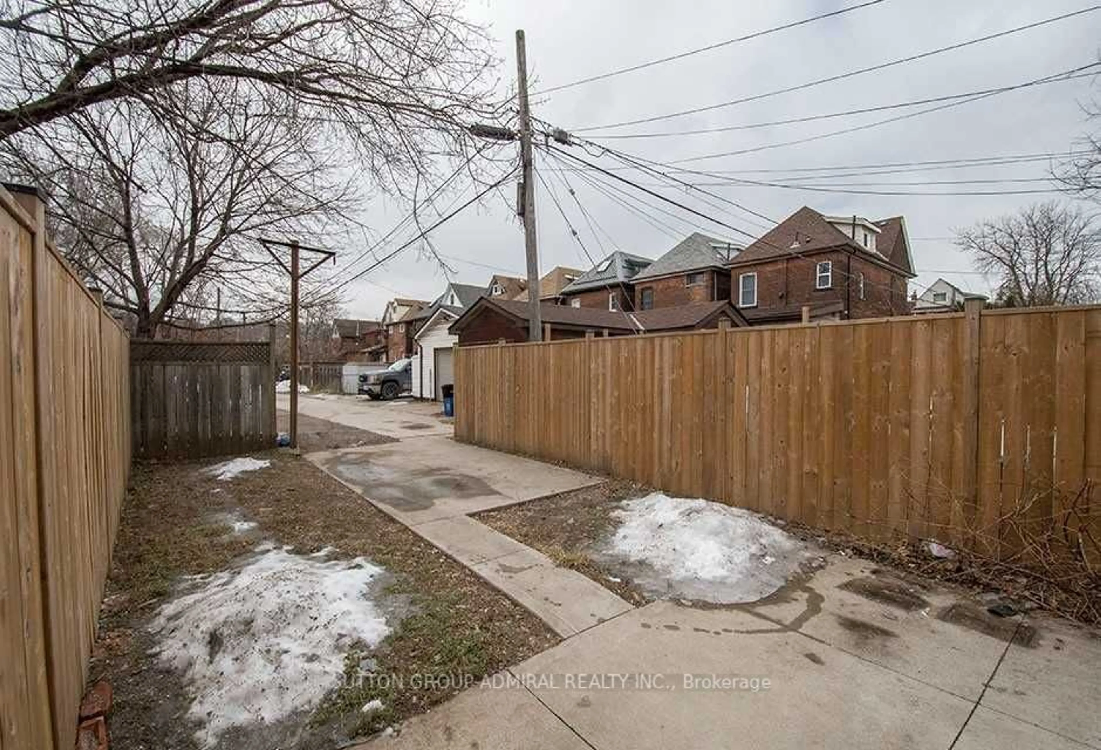 Unknown for 738 Cannon St, Hamilton Ontario L8L 2G9