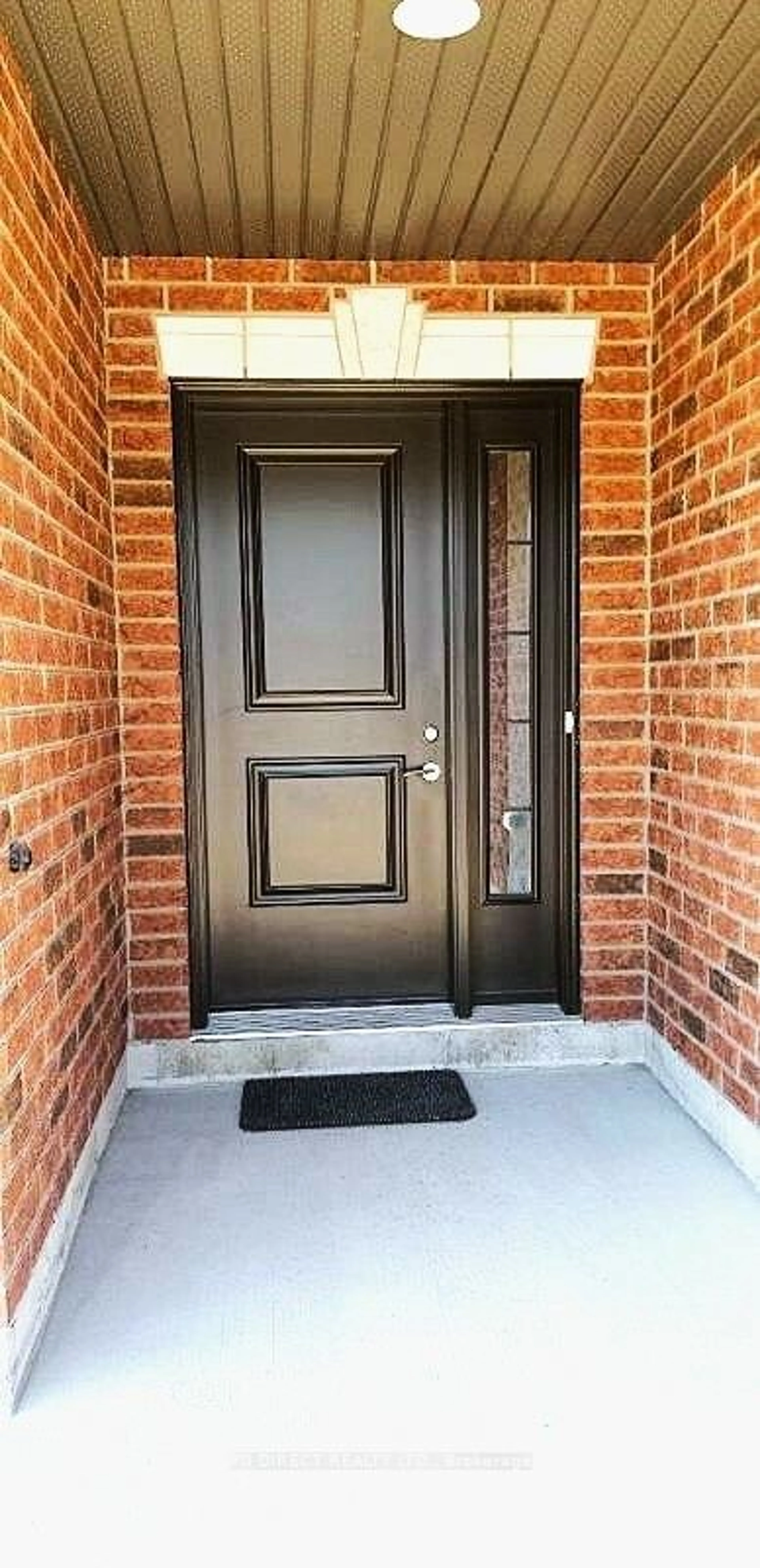 Indoor entryway for 30 Beacon Dr, Brighton Ontario K0K 1H0