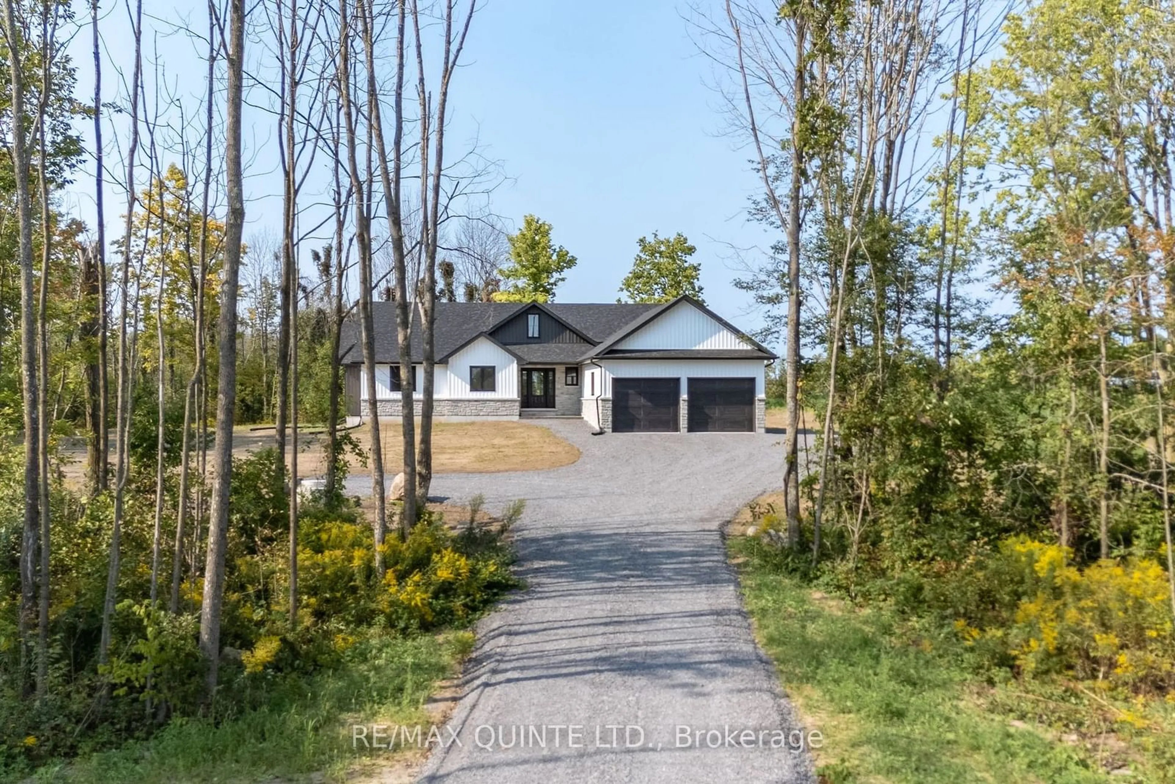 A pic from outside/outdoor area/front of a property/back of a property/a pic from drone, unknown for 3902 SHANNONVILLE Rd, Tweed Ontario K0K 2Y0