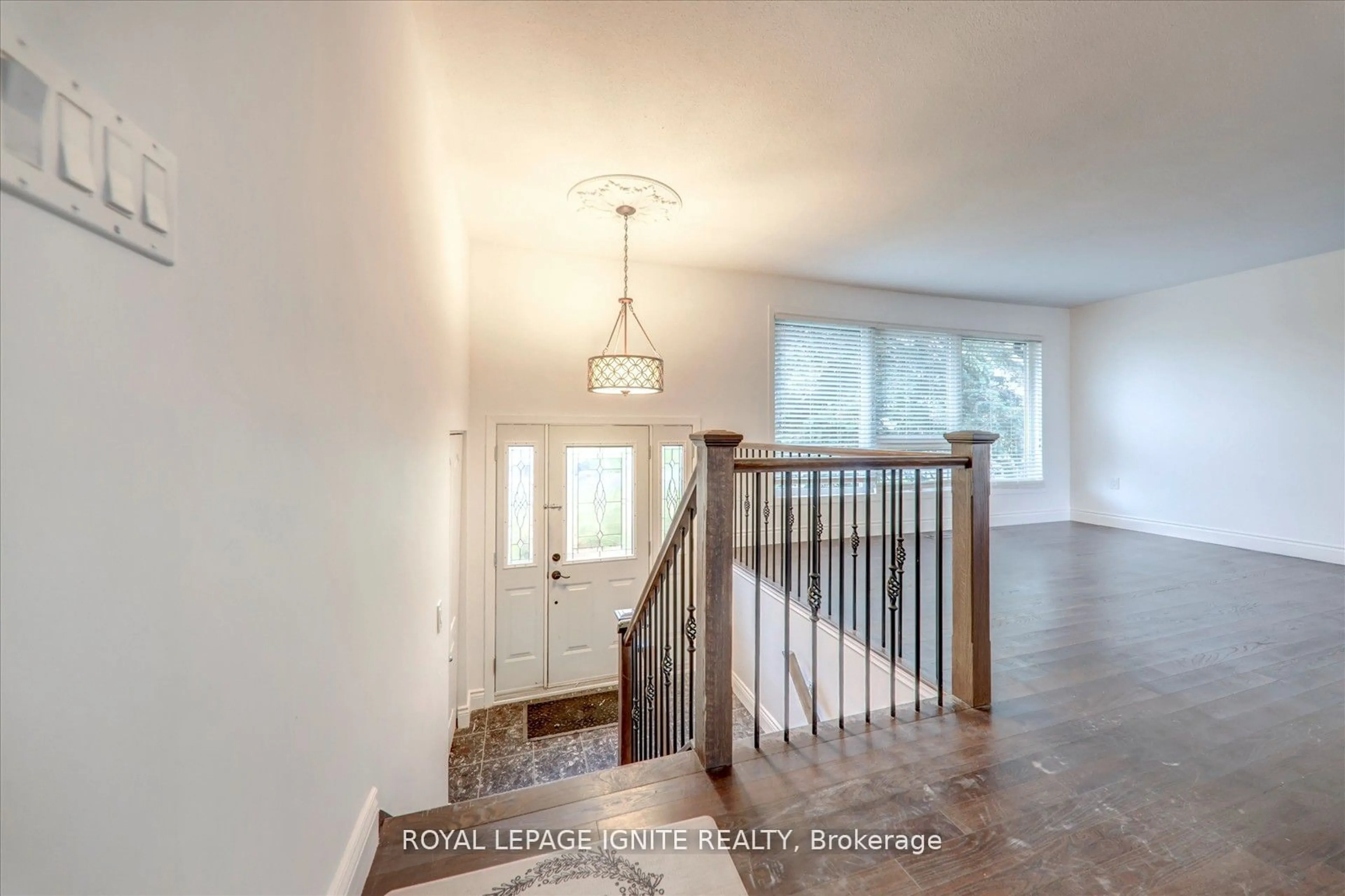 Indoor entryway for 362 Renda St, Kingston Ontario K7M 5Y1