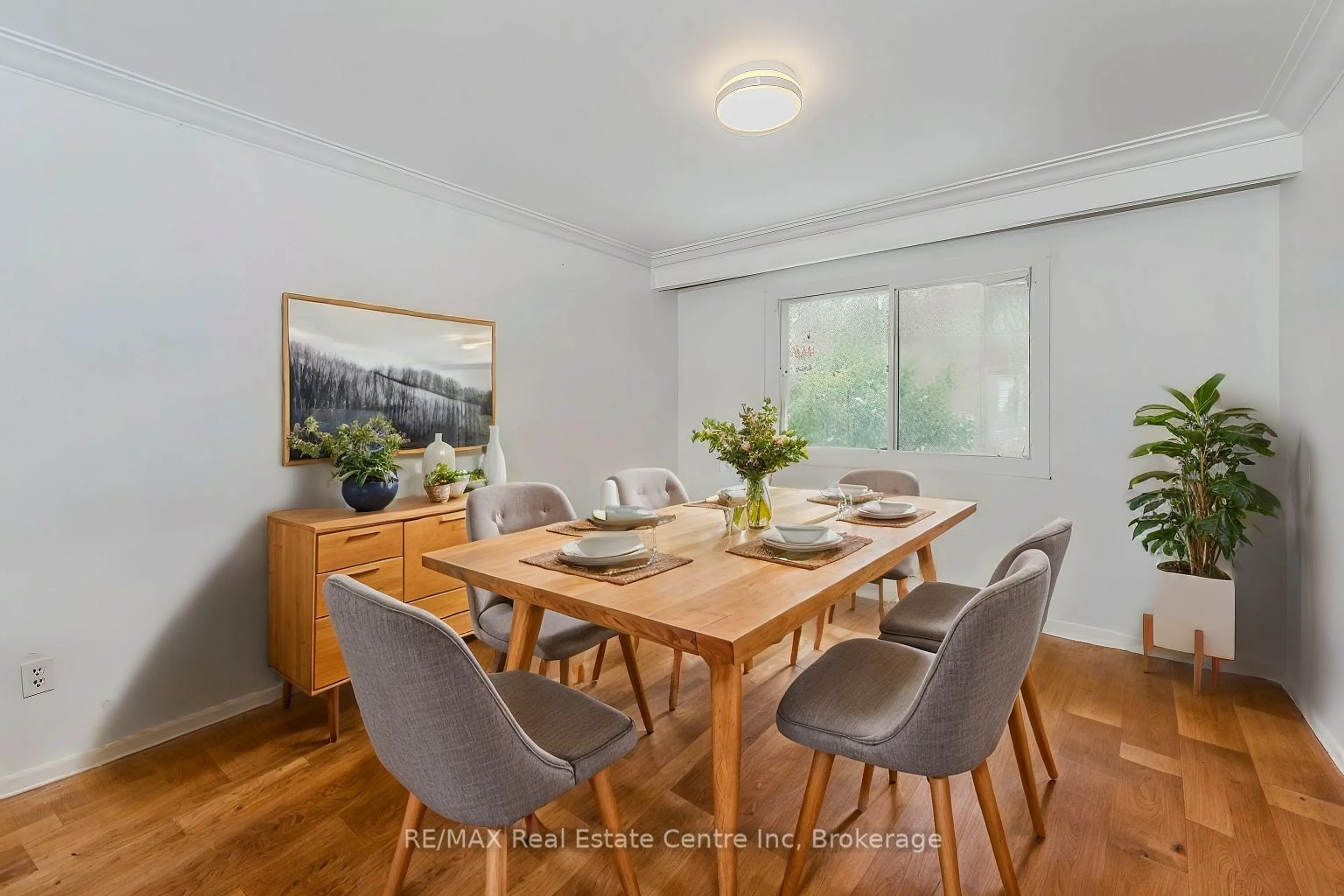 Dining room, wood/laminate floor for 295 Edinburgh Rd, Guelph Ontario N1G 2K3