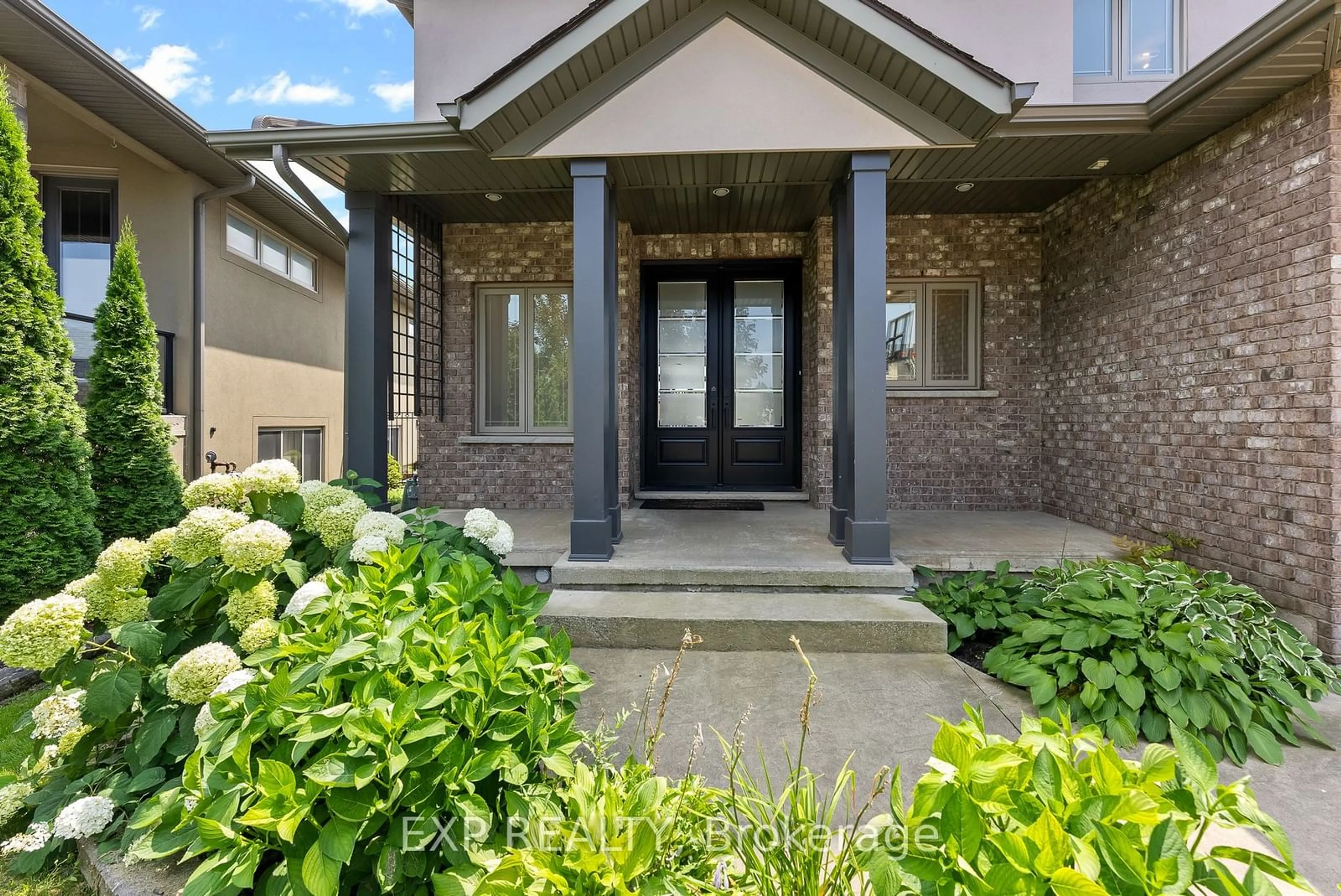 Indoor entryway for 199 Tuliptree Rd, Thorold Ontario L2V 0A4