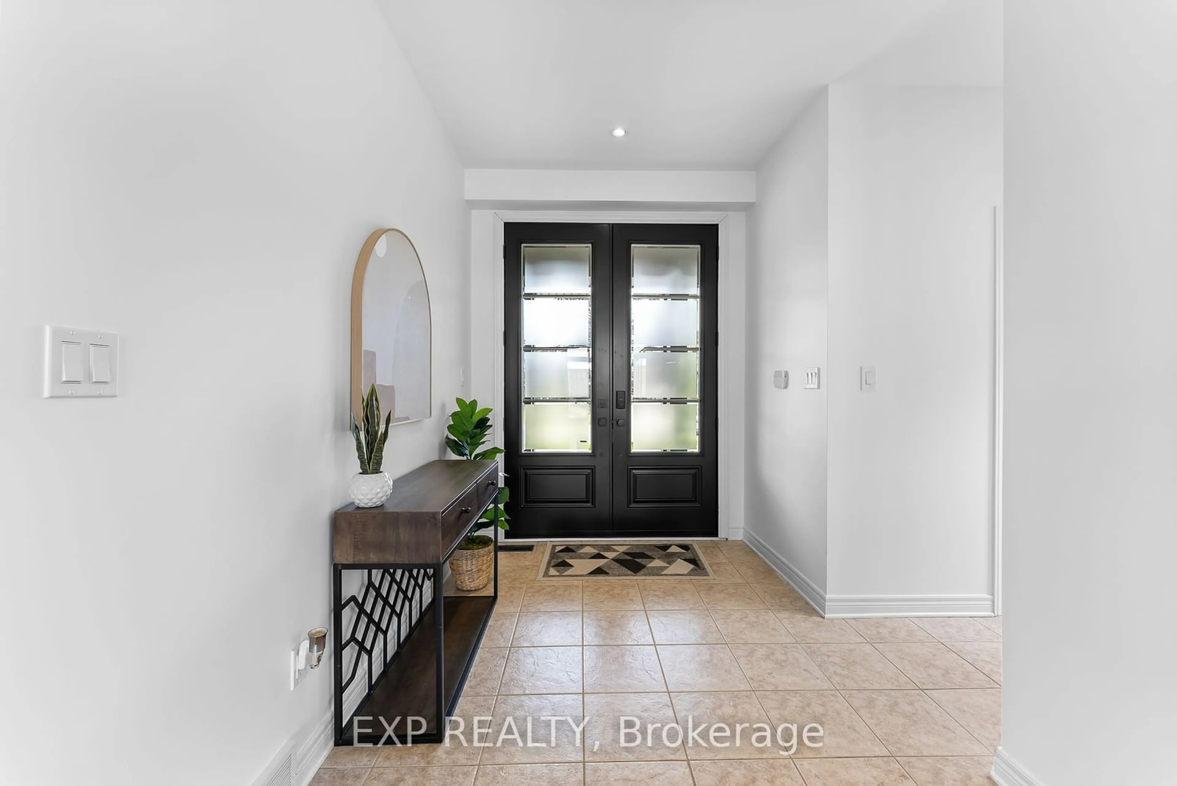 Indoor entryway for 199 Tuliptree Rd, Thorold Ontario L2V 0A4