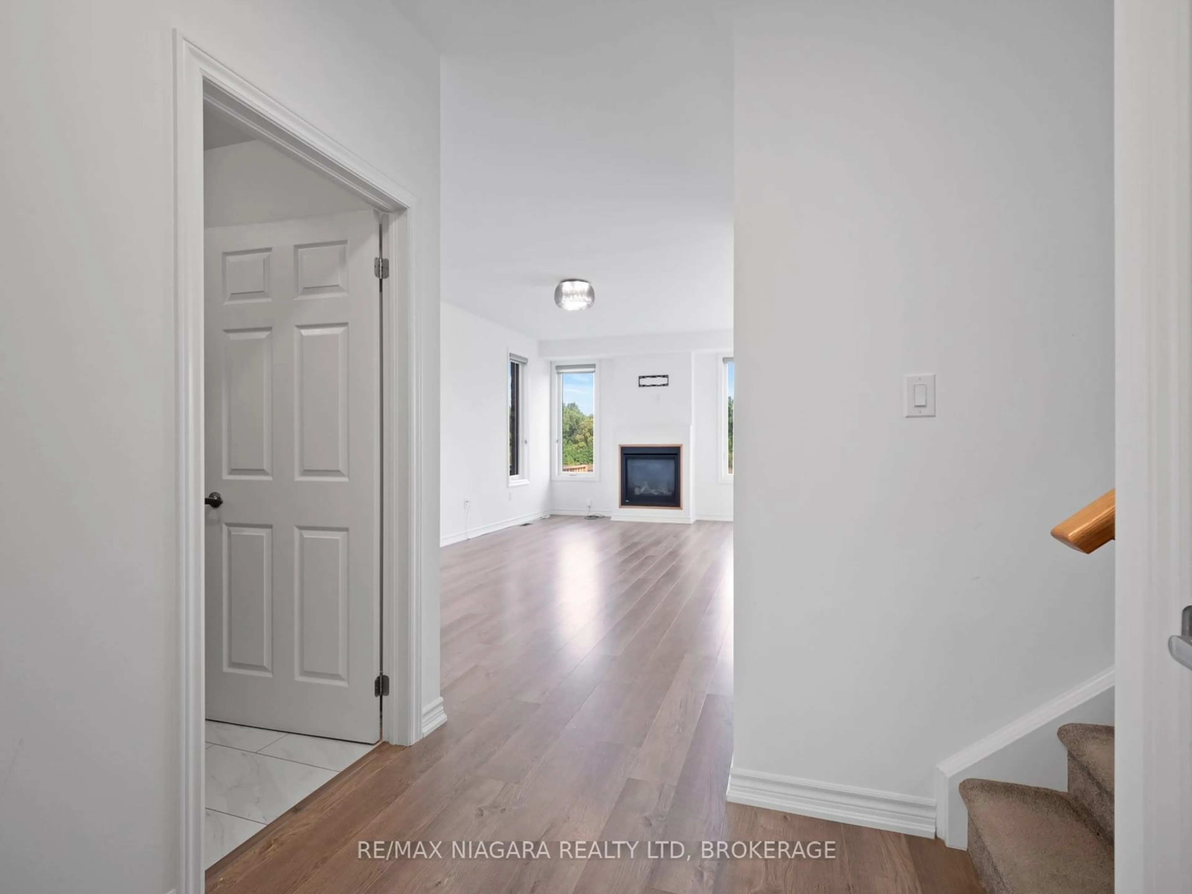 Indoor entryway for 1478 MARINA Dr, Fort Erie Ontario L2A 0C7