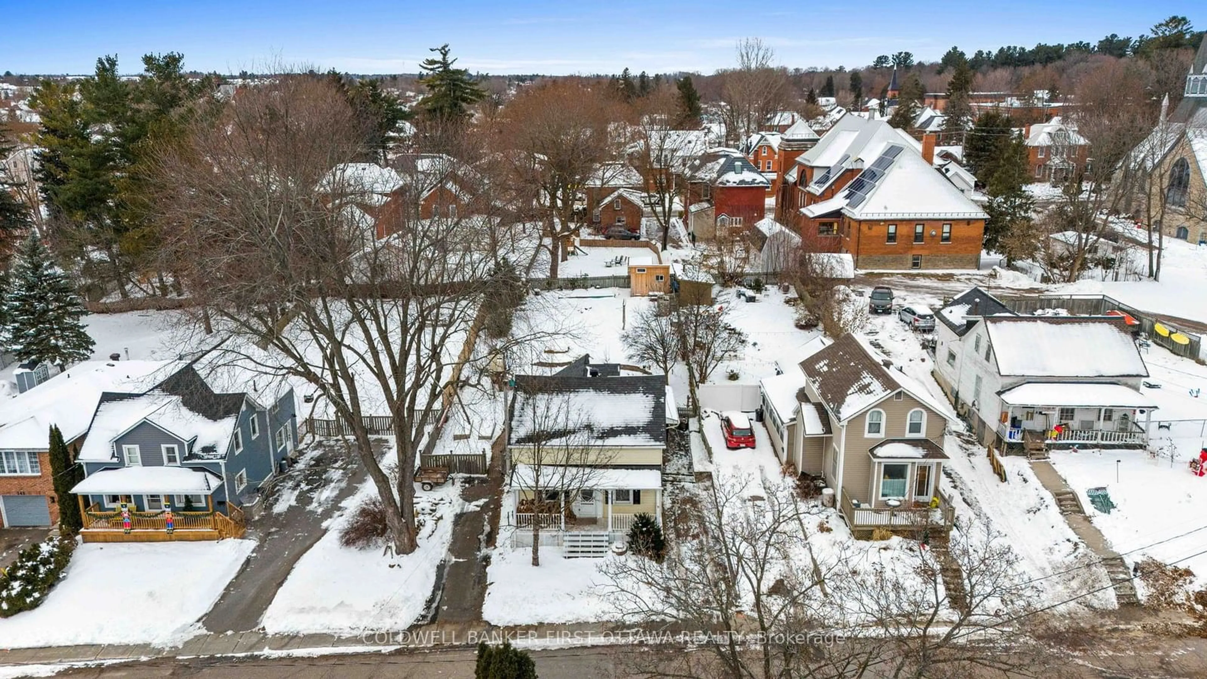 A pic from outside/outdoor area/front of a property/back of a property/a pic from drone, city buildings view from balcony for 250 Albert St, Arnprior Ontario K7S 2M5