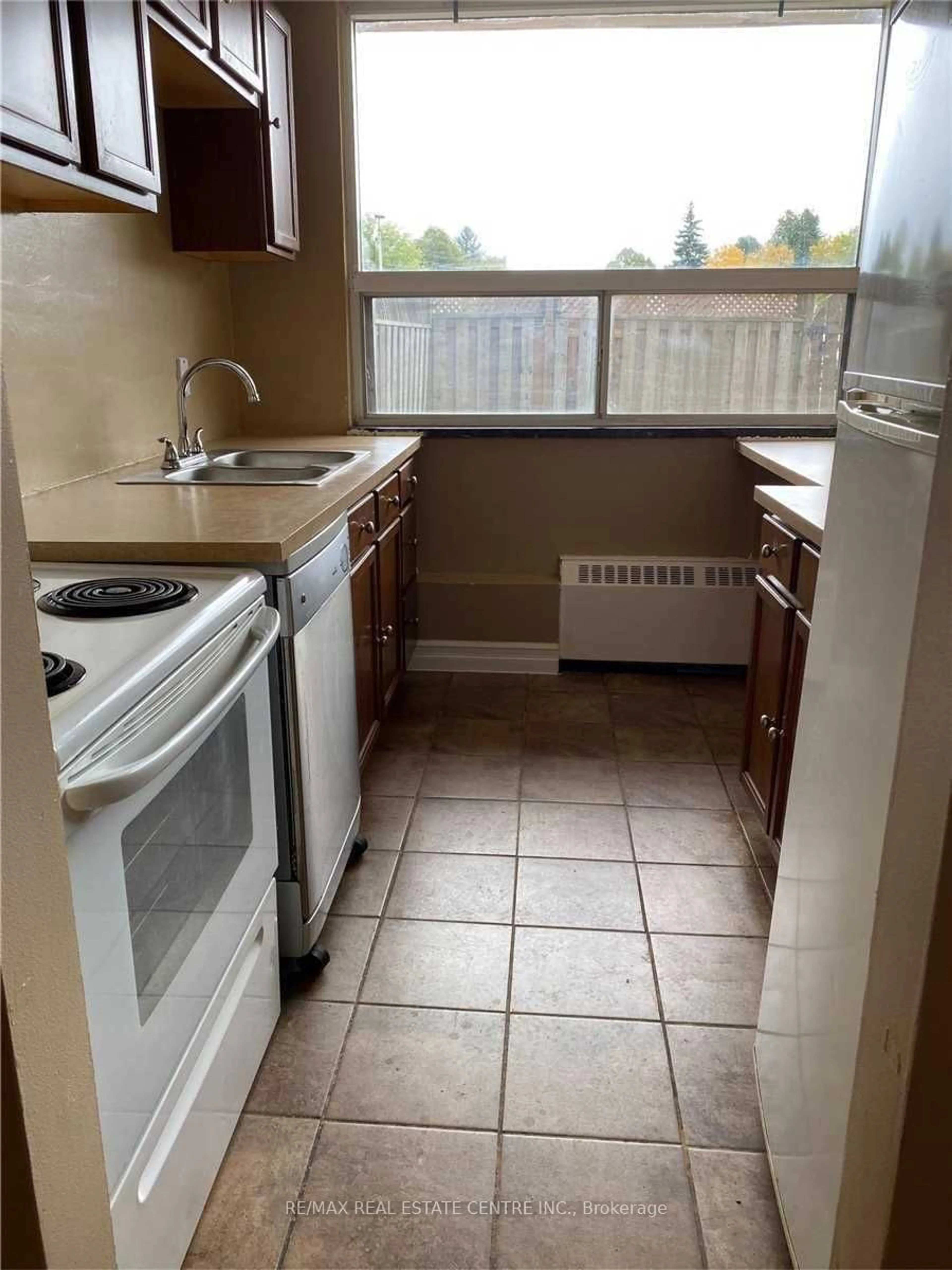 Standard kitchen, unknown for 15 Albright Rd #17, Hamilton Ontario L8K 5J2