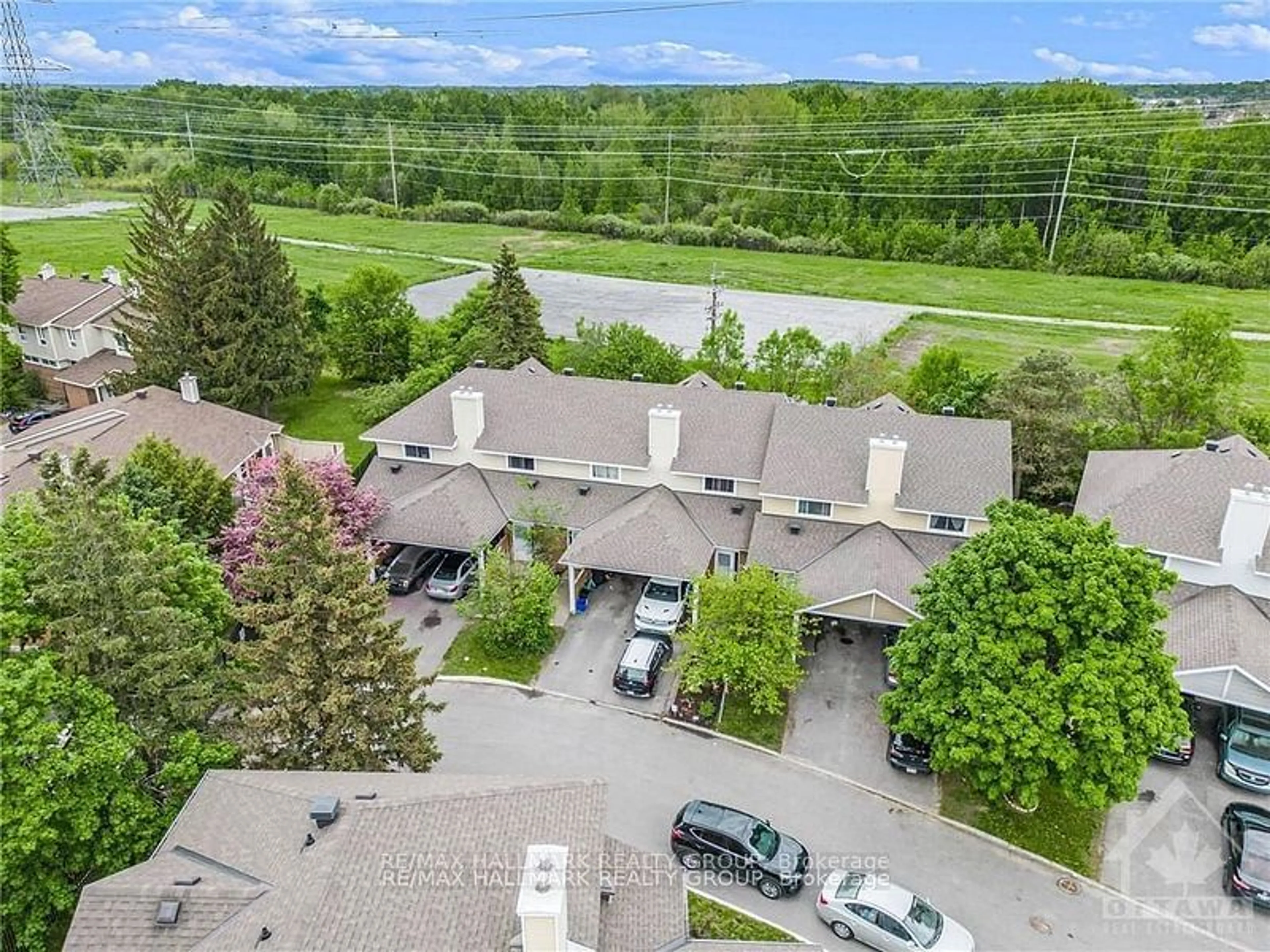 A pic from outside/outdoor area/front of a property/back of a property/a pic from drone, unknown for 84 Paddington #-, Hunt Club - South Keys and Area Ontario K1V 0S9