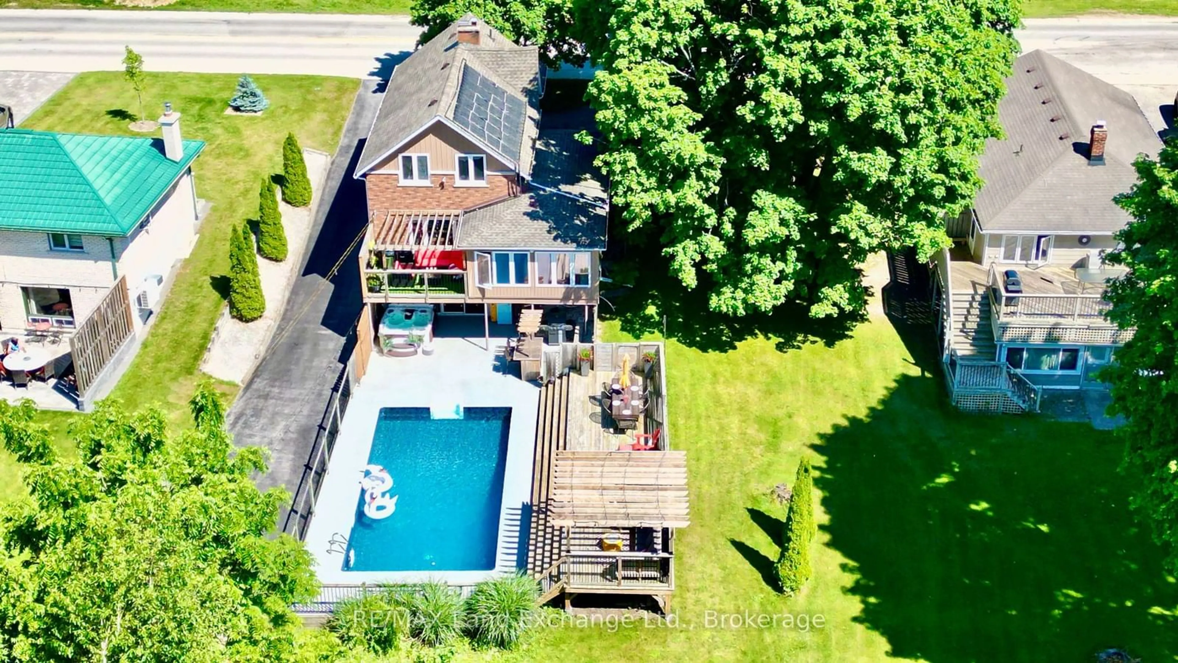 A pic from outside/outdoor area/front of a property/back of a property/a pic from drone, water/lake/river/ocean view for 1186 QUEEN St, Kincardine Ontario N2Z 1G5