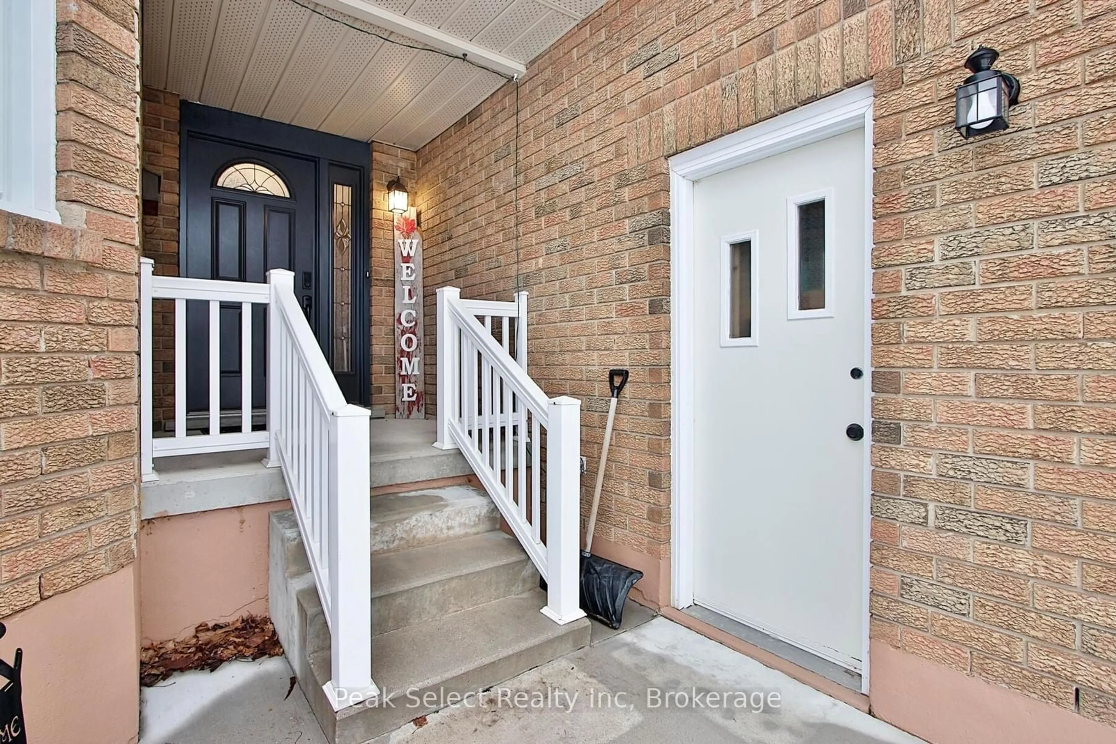 Indoor entryway for 68 Devon Dr, South Huron Ontario N0M 1S3