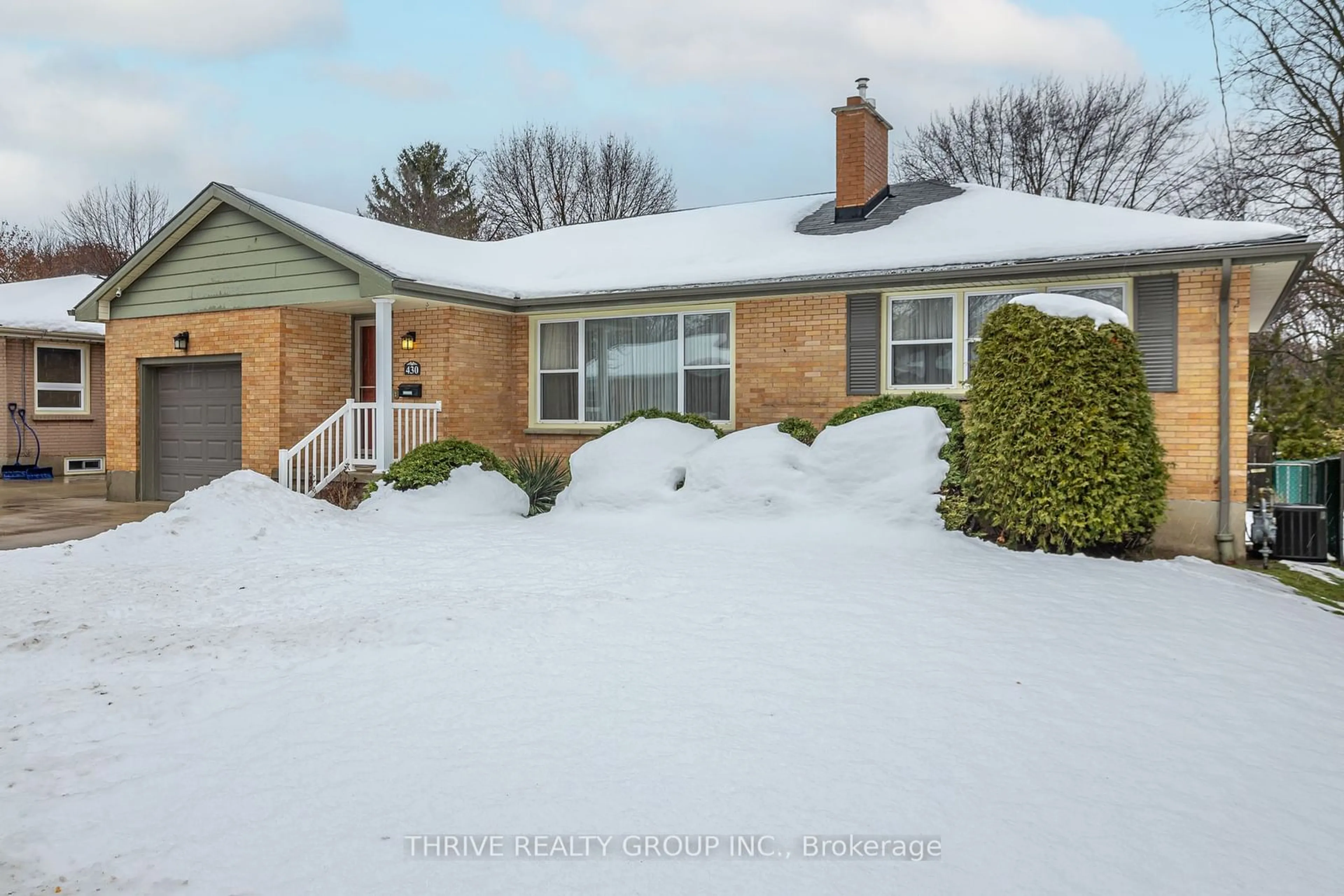 A pic from outside/outdoor area/front of a property/back of a property/a pic from drone, street for 430 BELHAVEN Rd, London Ontario N6C 2N2