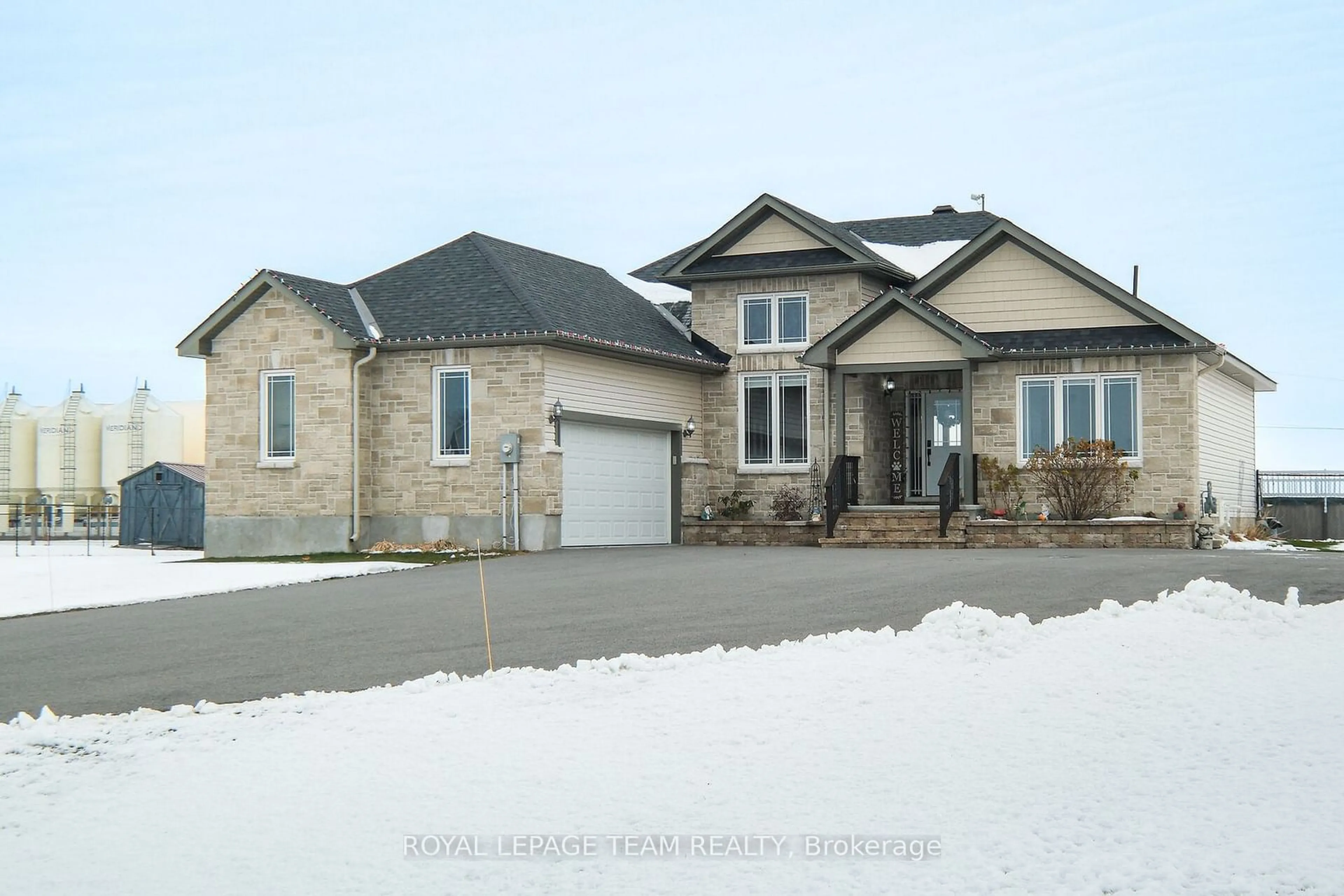 Home with brick exterior material, street for 2968 Drew Dr, North Dundas Ontario K0E 1W0