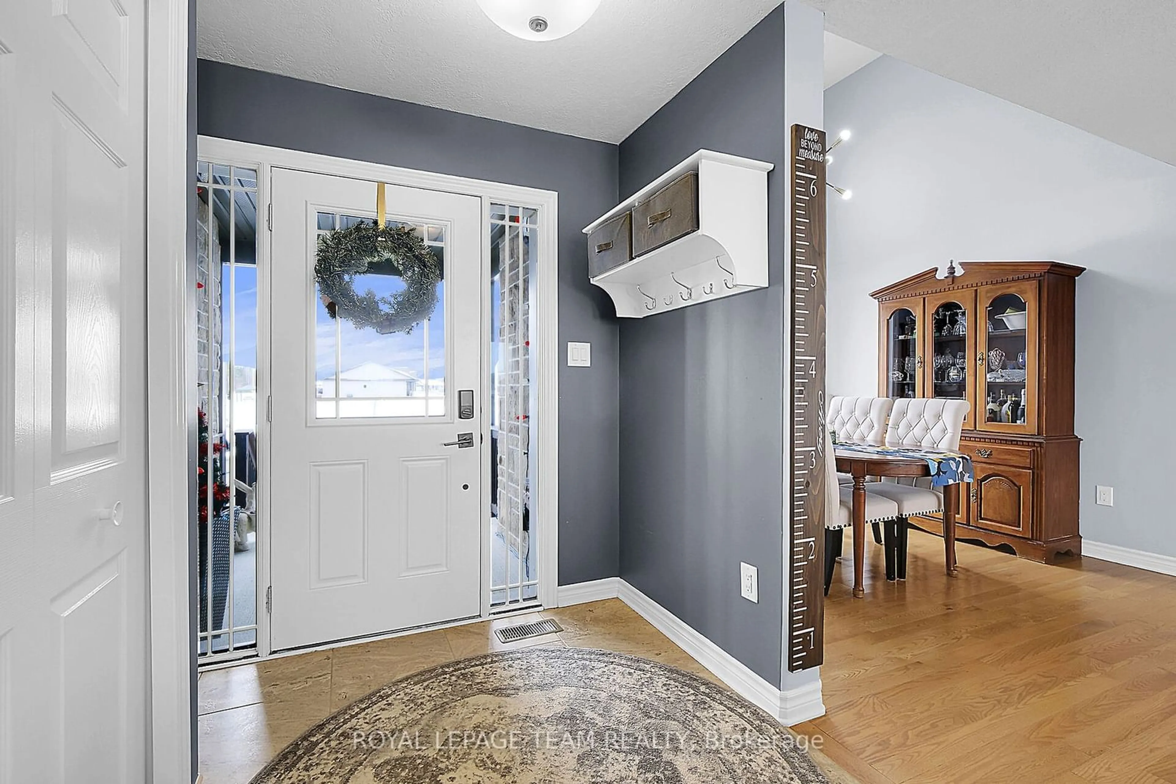 Indoor entryway for 2968 Drew Dr, North Dundas Ontario K0E 1W0