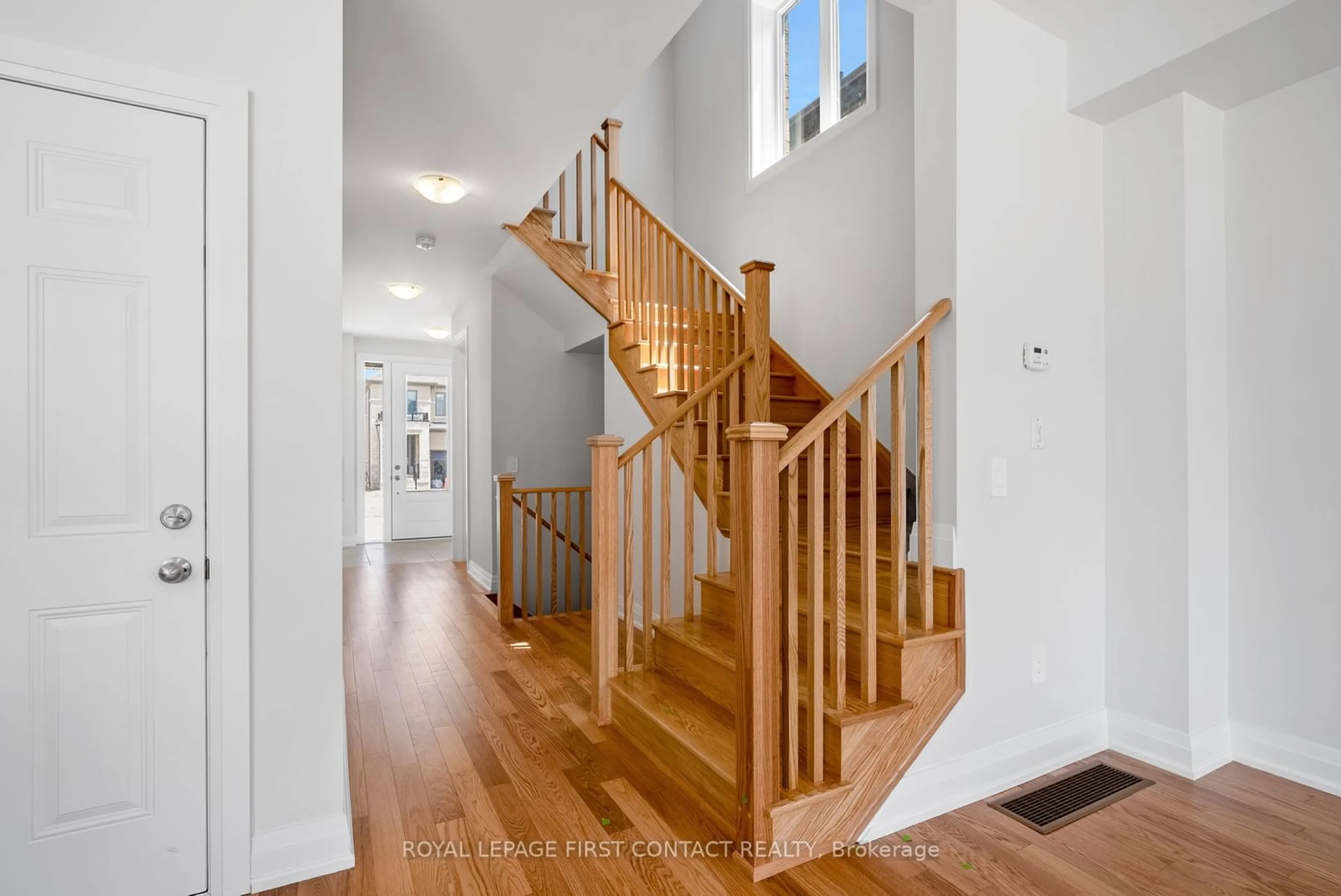 Indoor foyer for 25 Corley St, Kawartha Lakes Ontario K9V 6C2