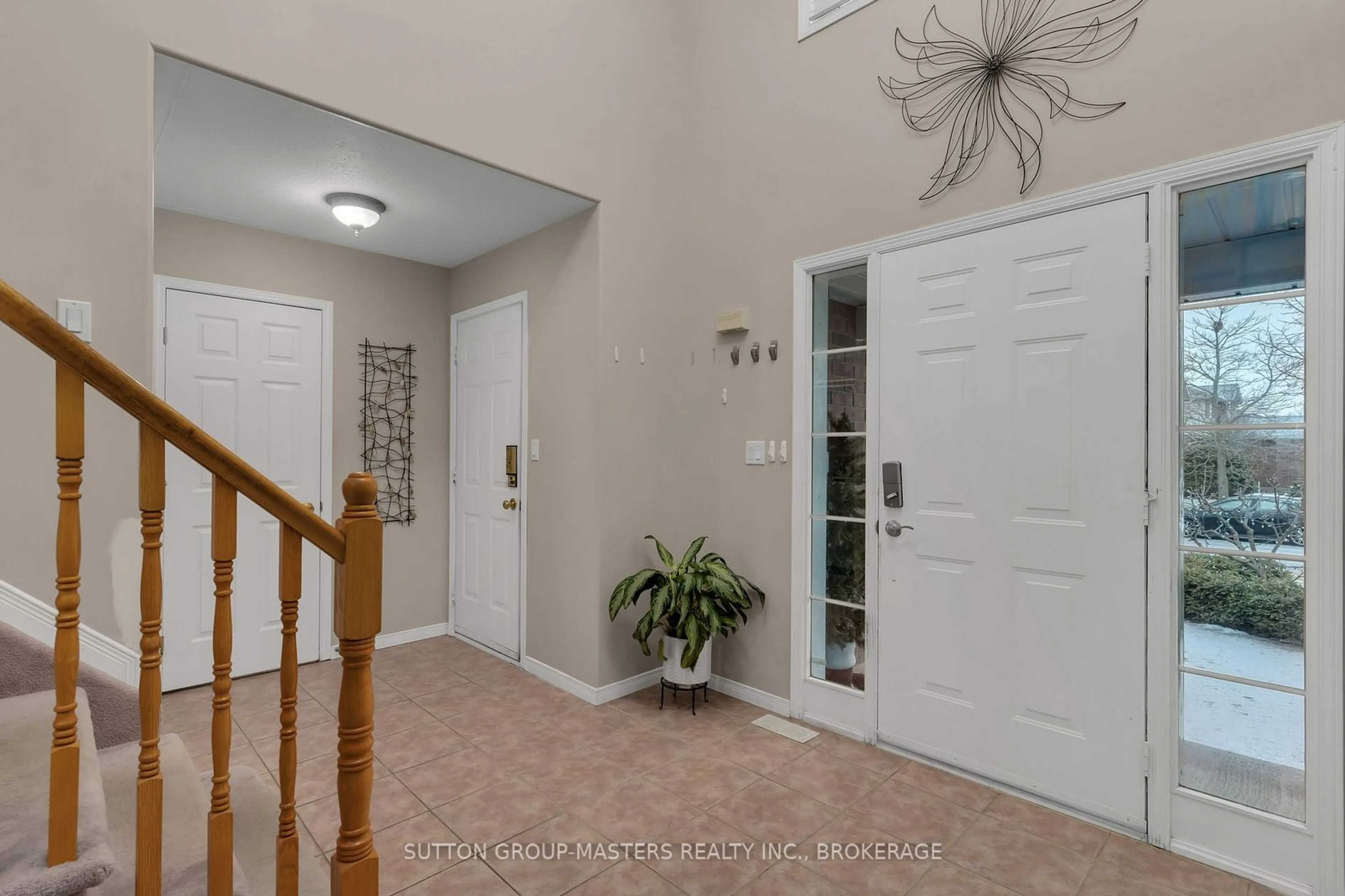 Indoor entryway for 1040 Earnhart St, Kingston Ontario K7P 3B9