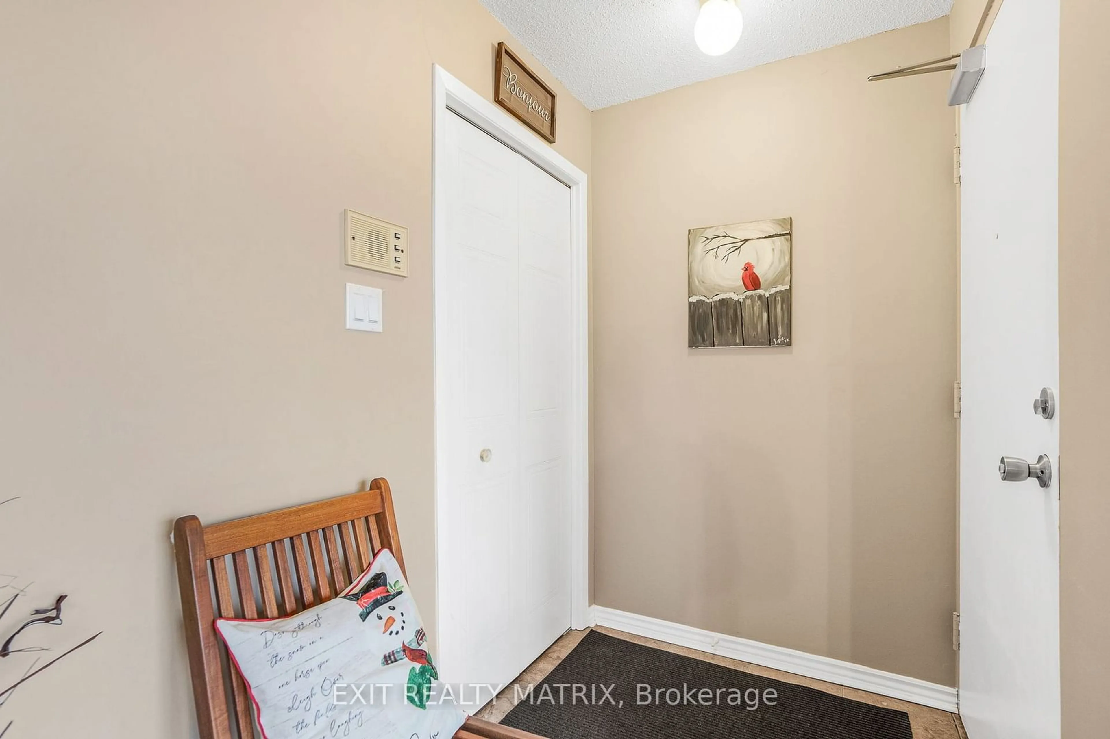 Indoor entryway for 455 Spence Ave, Hawkesbury Ontario K6A 3A4