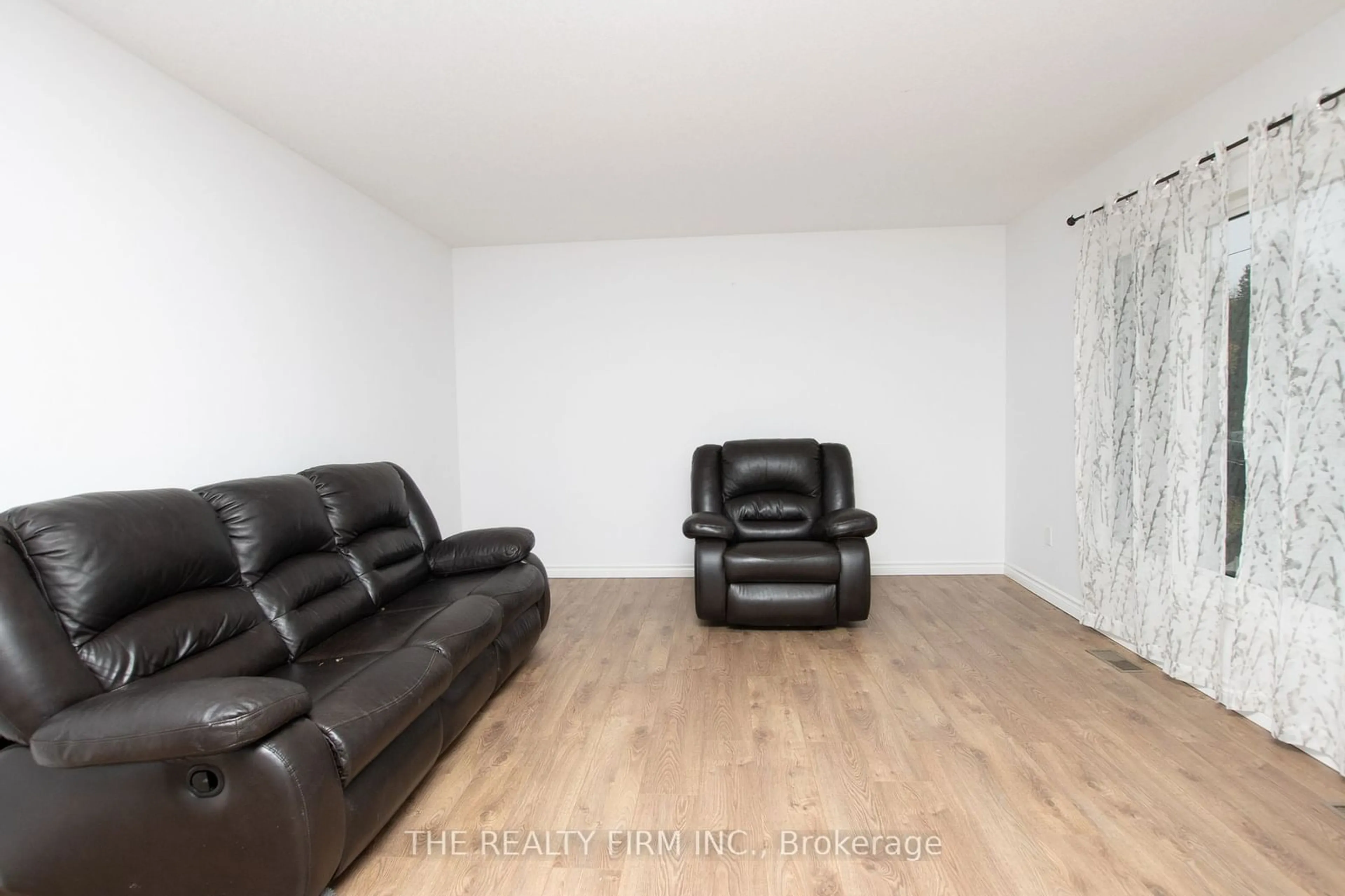 A pic of a room for 141 Cambridge St, Goderich Ontario N7A 2Y5