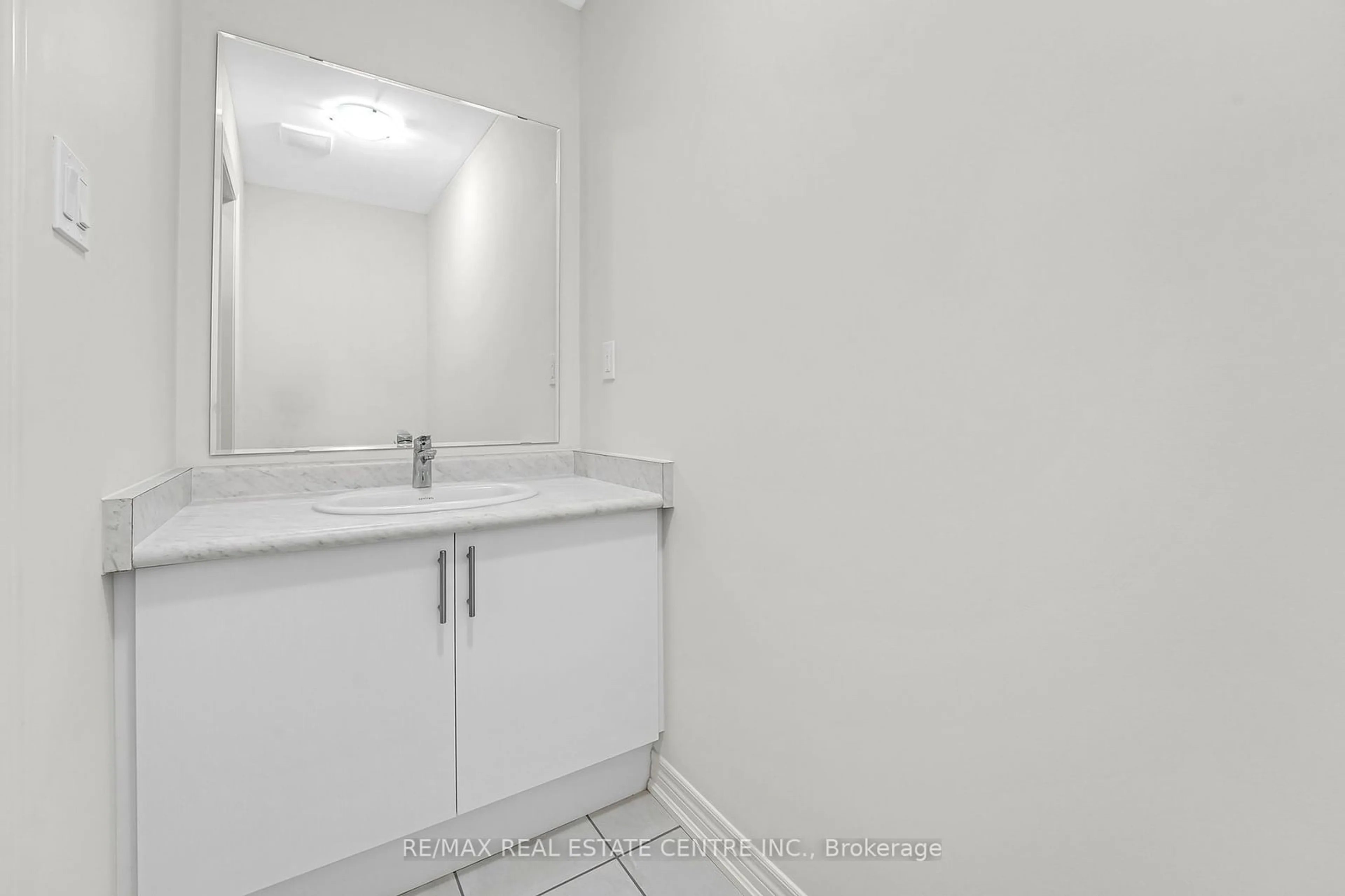 Standard bathroom, floor is not visible for 19 Lidstone St, Cambridge Ontario N1R 5S2