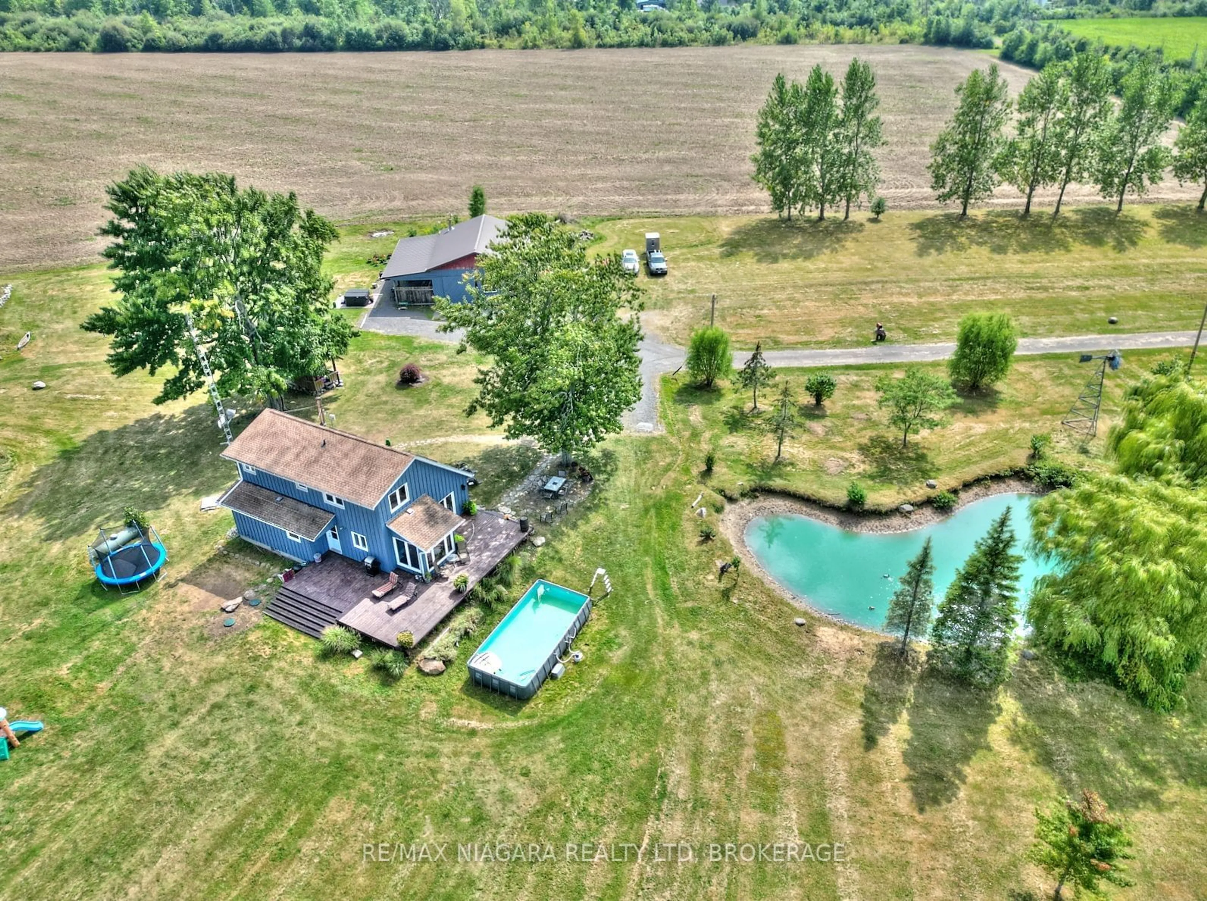 A pic from outside/outdoor area/front of a property/back of a property/a pic from drone, water/lake/river/ocean view for 490 Mathews Rd, Fort Erie Ontario L0S 1R0