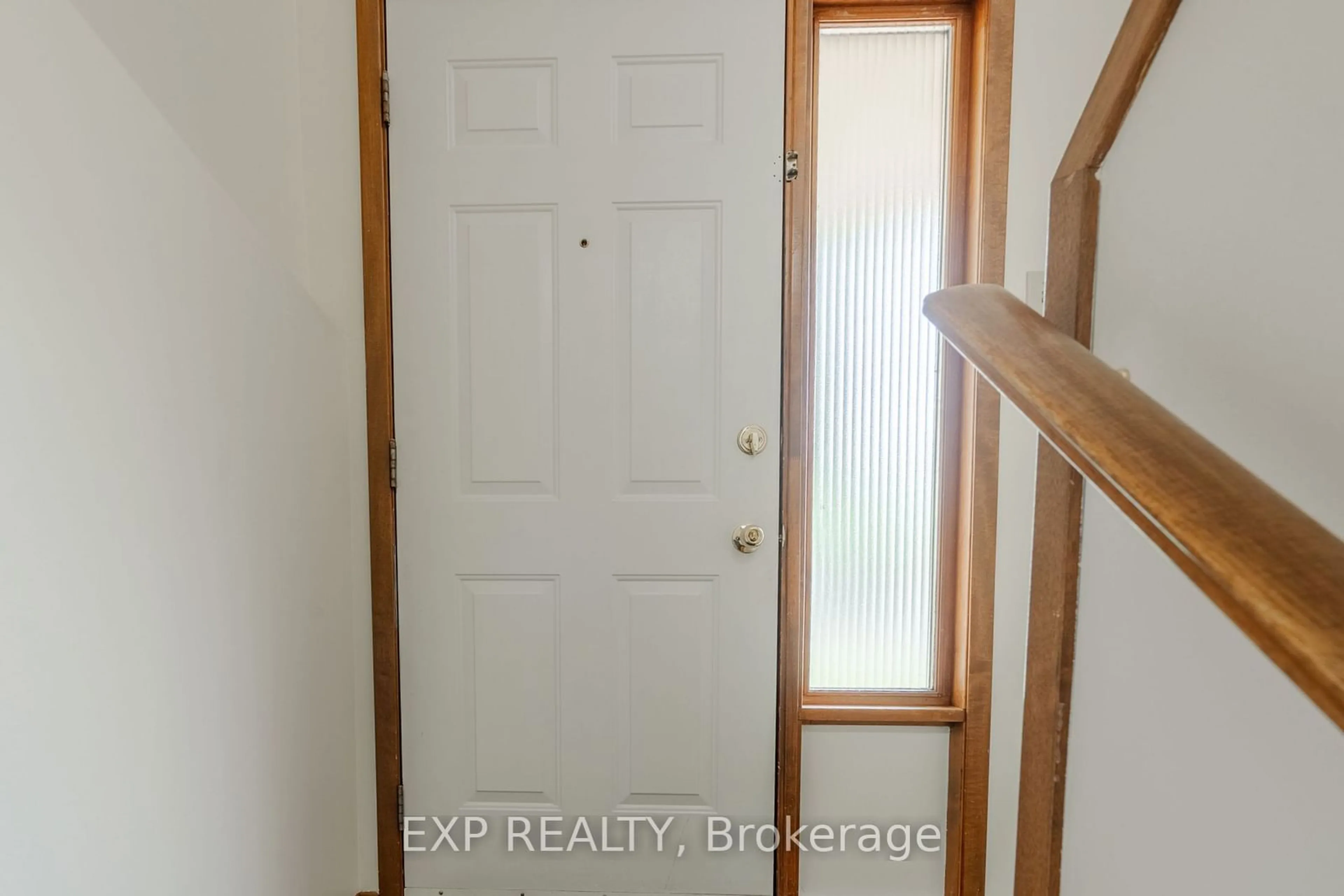 Indoor entryway for 107 River Run Terr, London Ontario N5W 5Y9