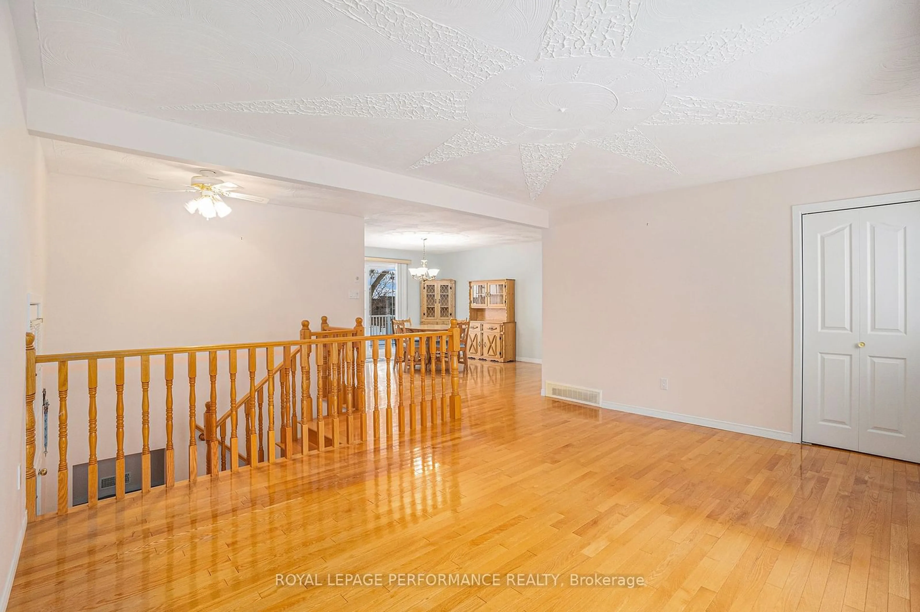 Indoor foyer for 1 Place Madeleine St, The Nation Ontario K0C 2B0