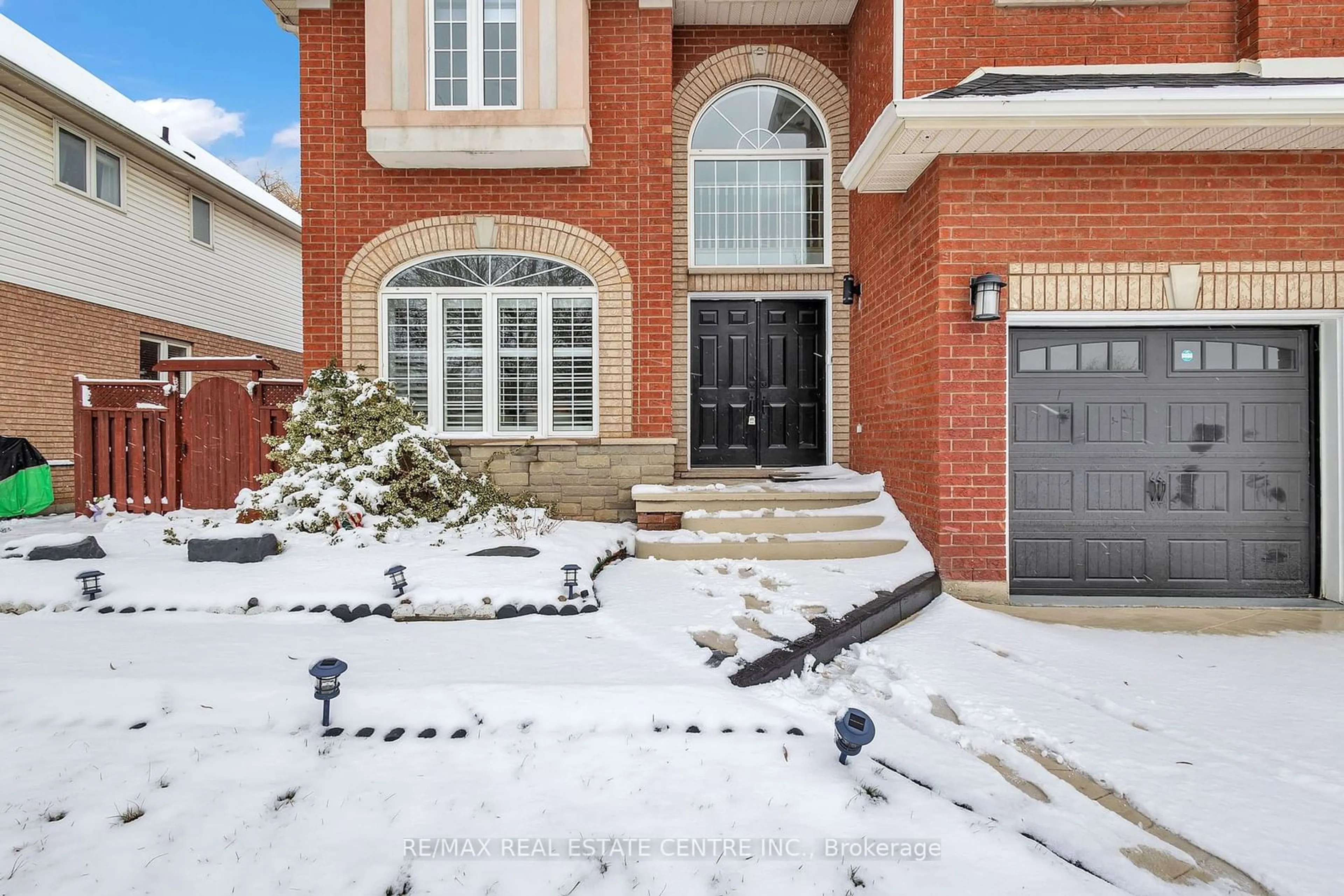 Home with brick exterior material, street for 162 Stonehenge Dr, Hamilton Ontario L9K 1M8