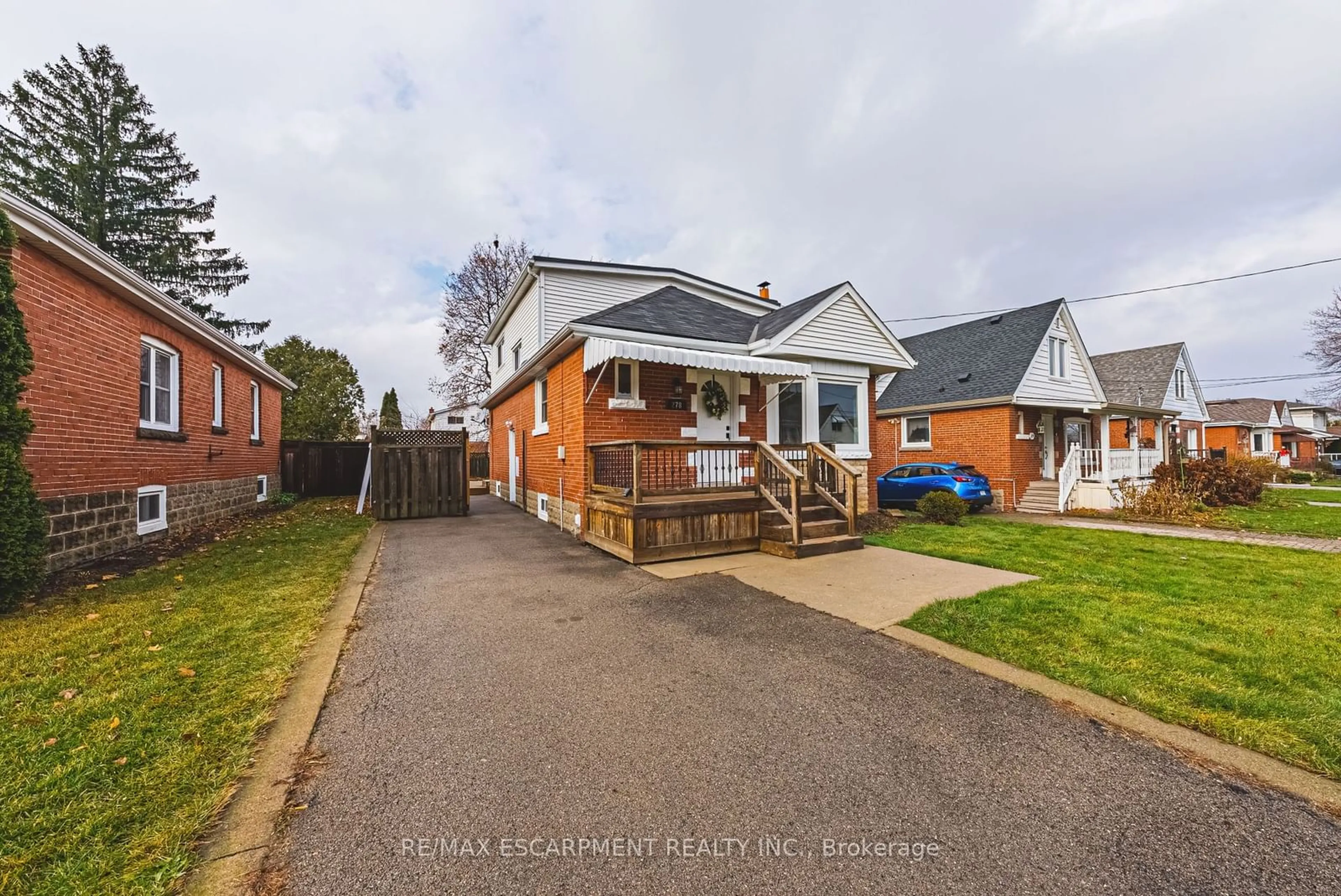 Home with brick exterior material, street for 278 EAST 12TH St, Hamilton Ontario L9A 3X8