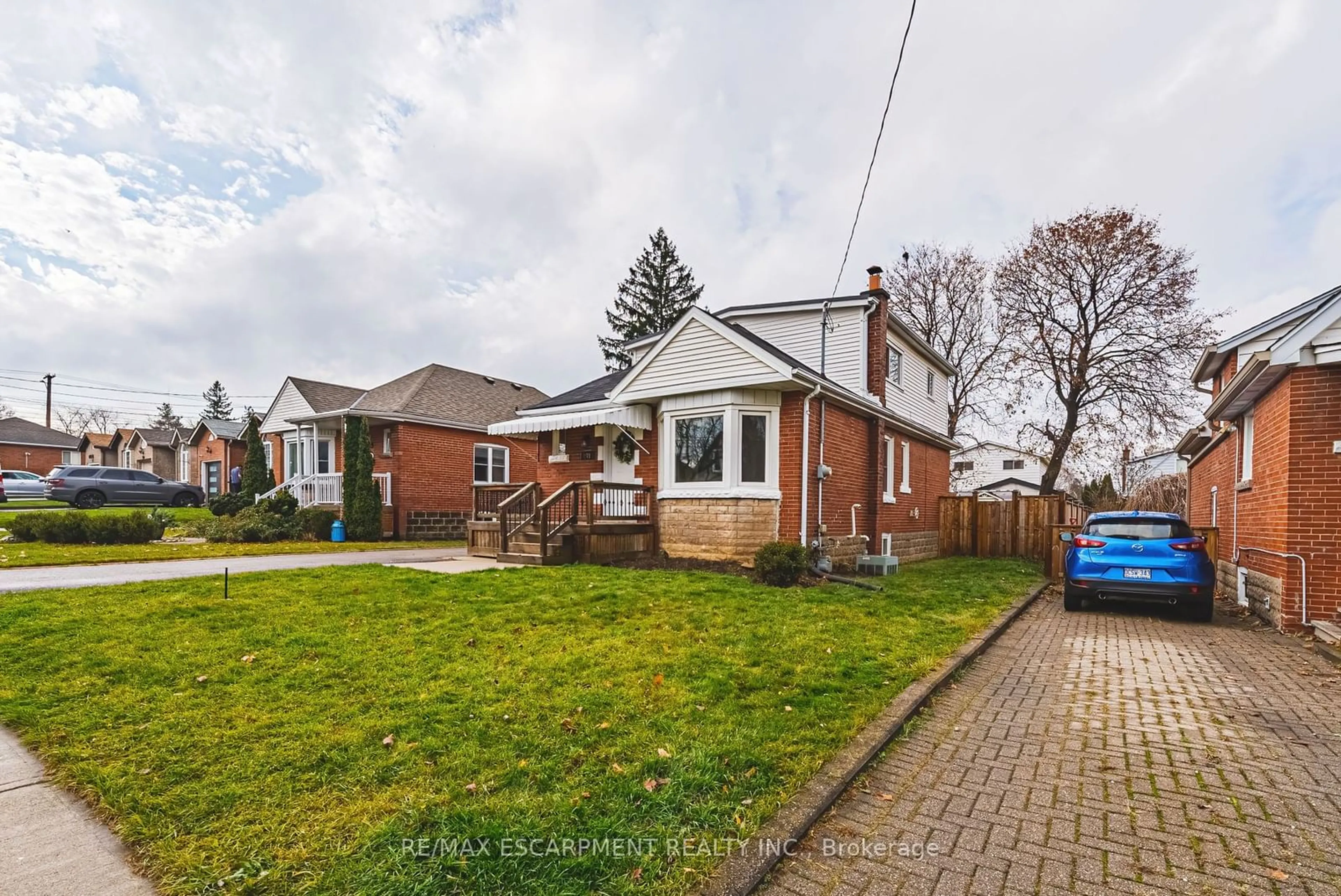 Home with brick exterior material, street for 278 EAST 12TH St, Hamilton Ontario L9A 3X8