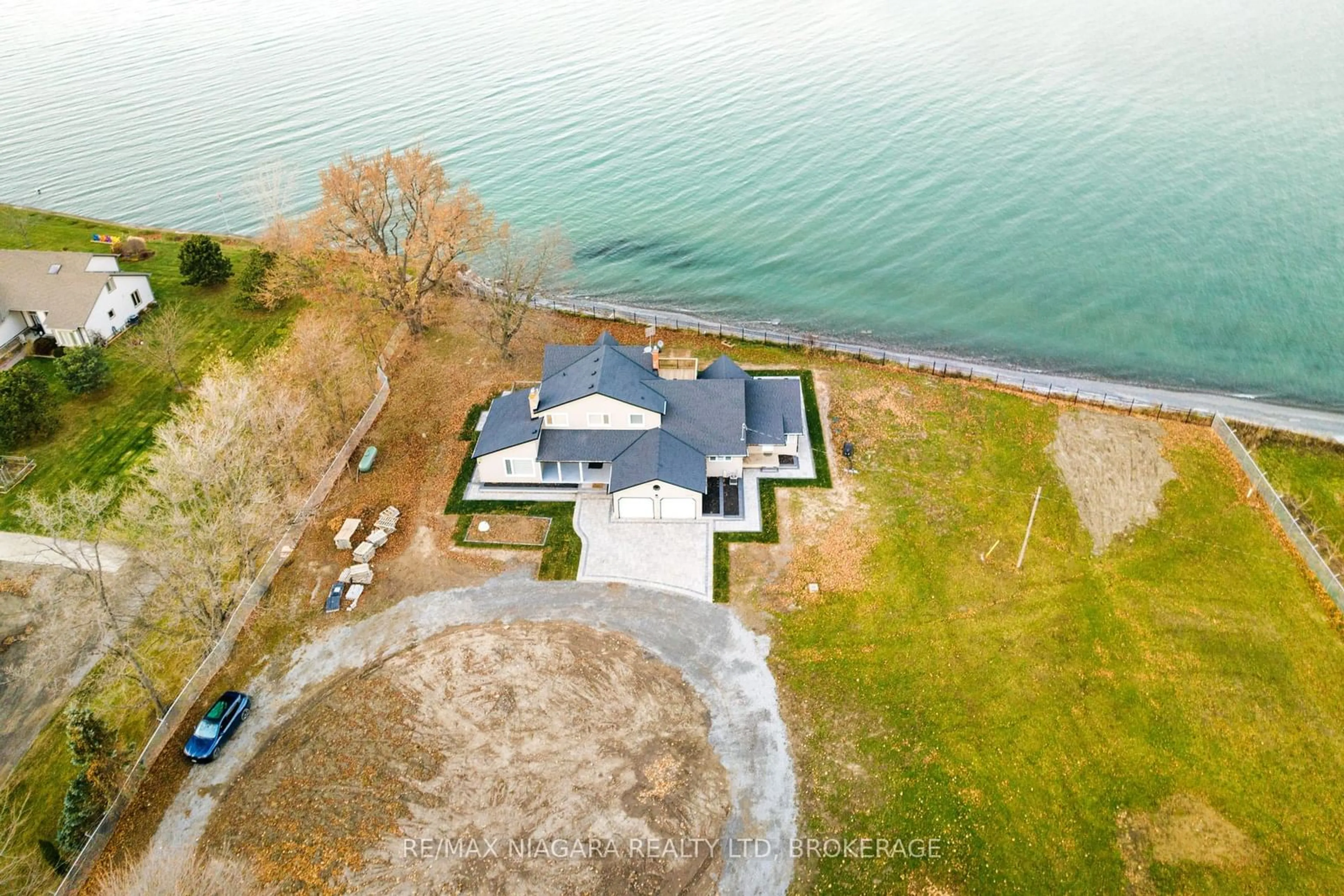 A pic from outside/outdoor area/front of a property/back of a property/a pic from drone, water/lake/river/ocean view for 4845 North Service Rd, Lincoln Ontario L0R 1B0