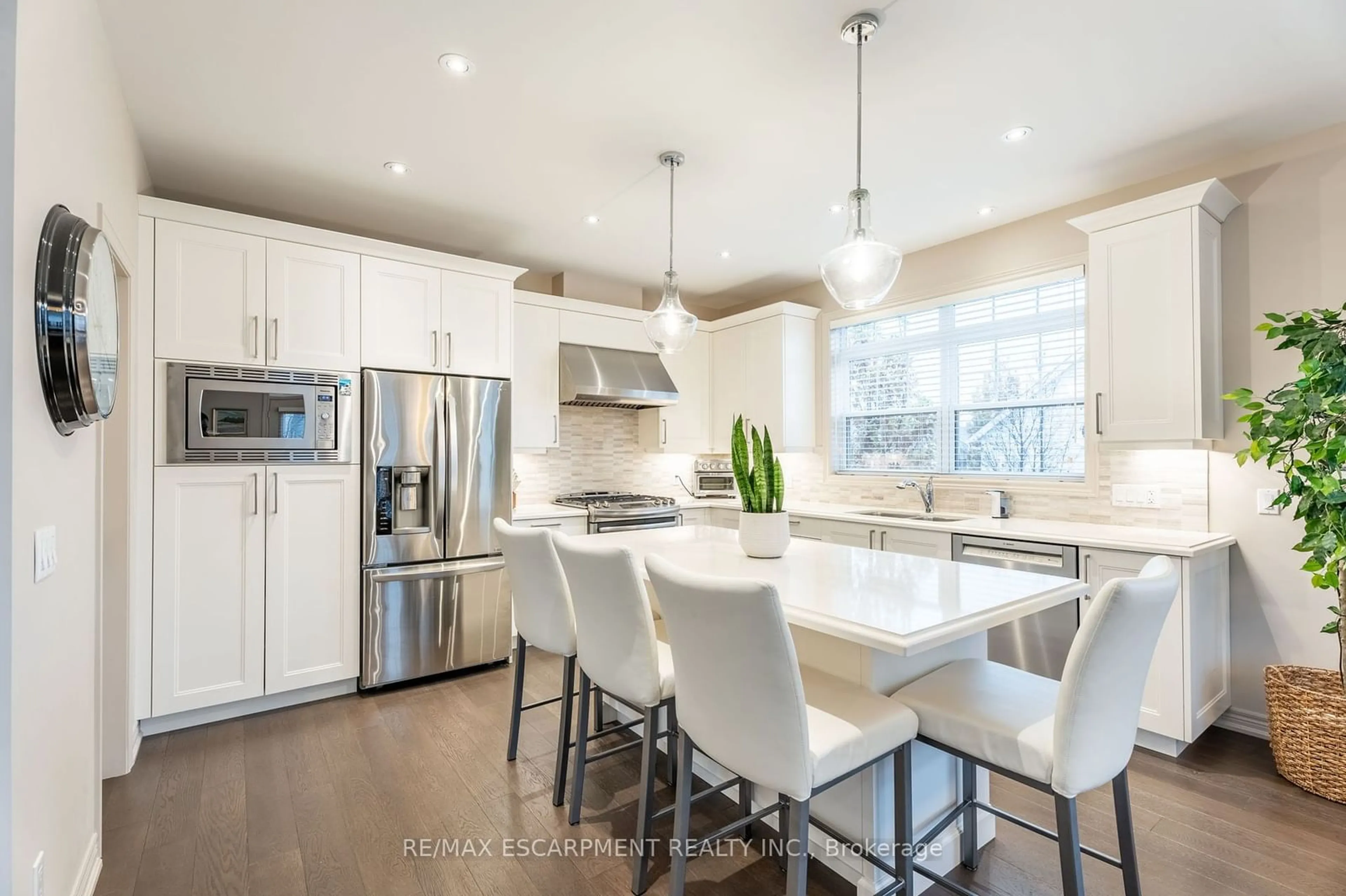 Open concept kitchen, unknown for 27 Willow Bank Common, St. Catharines Ontario L2S 4C8