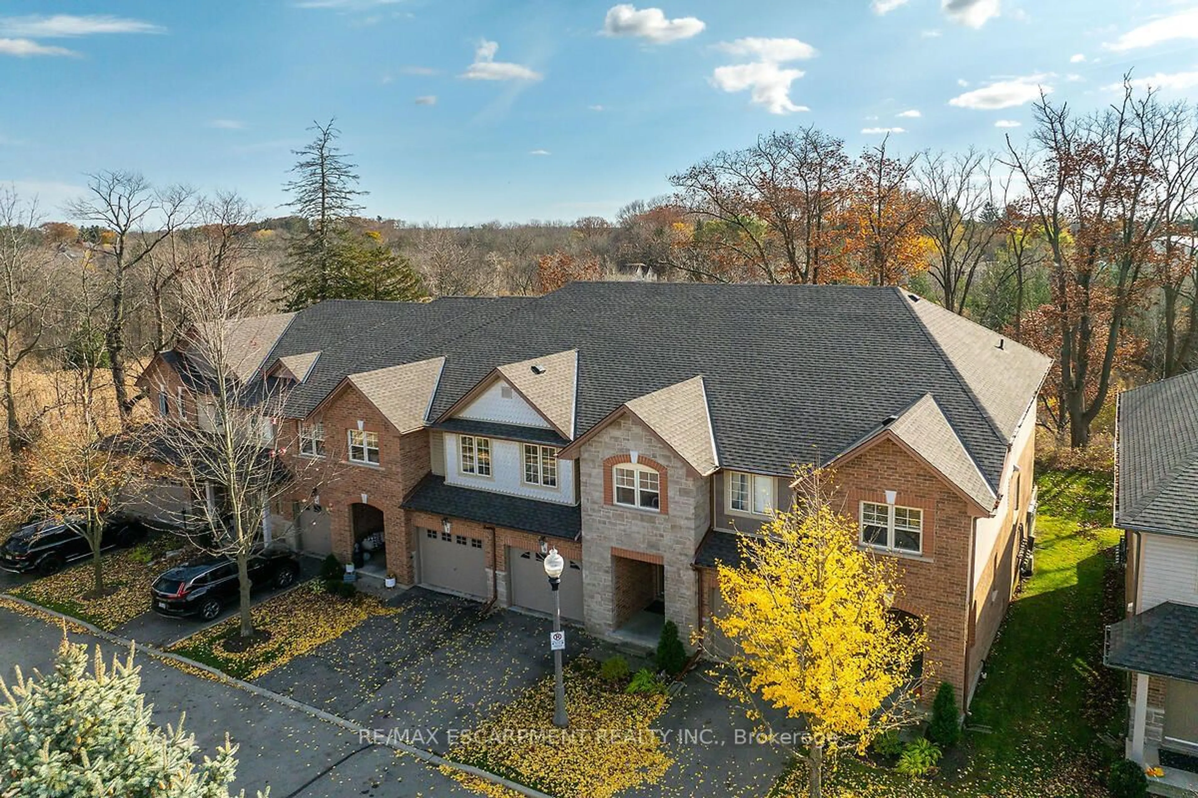 A pic from outside/outdoor area/front of a property/back of a property/a pic from drone, unknown for 80 MYERS Lane, Hamilton Ontario L9G 0A5