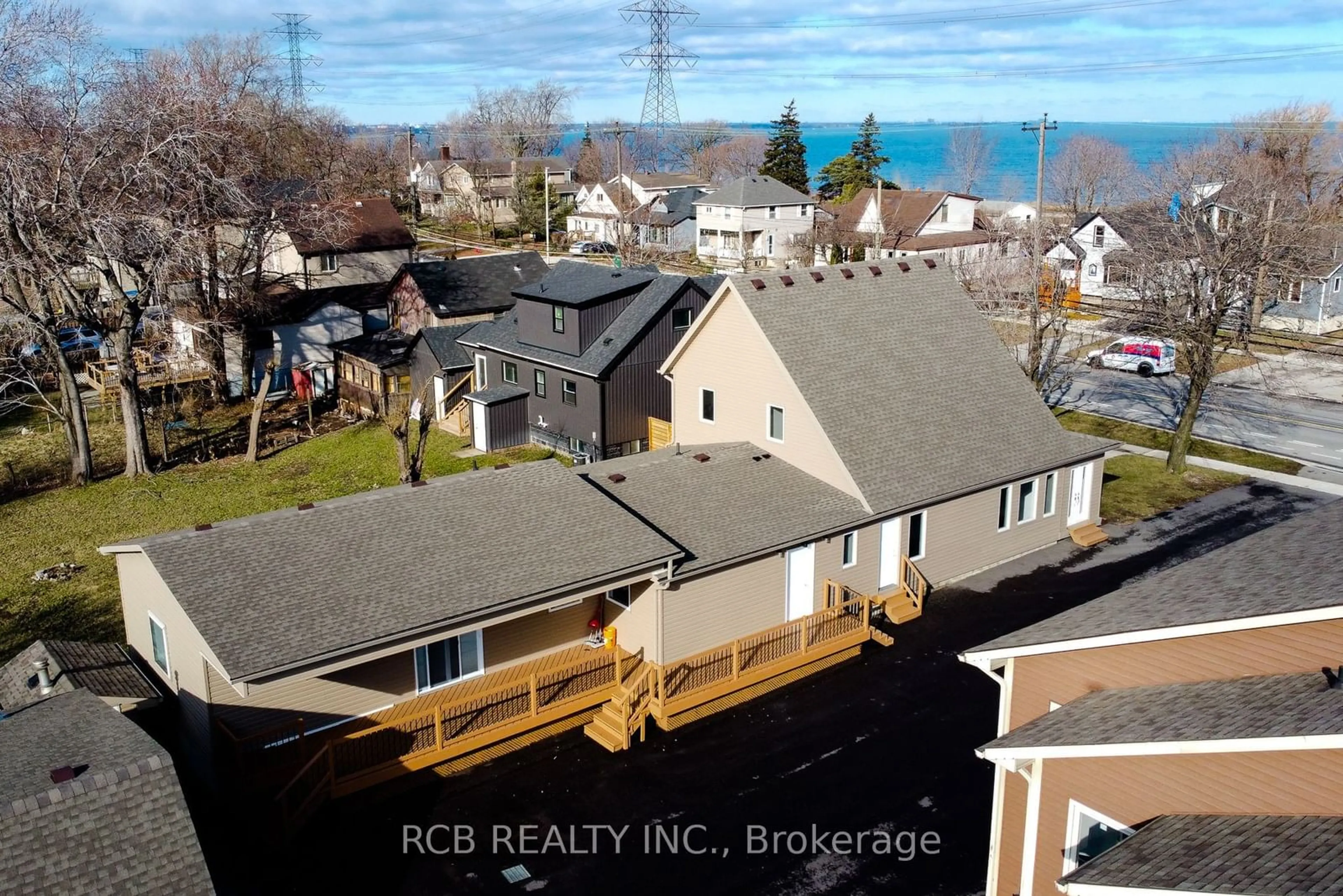 A pic from outside/outdoor area/front of a property/back of a property/a pic from drone, water/lake/river/ocean view for 184 Beach Blvd, Hamilton Ontario L8H 6V9