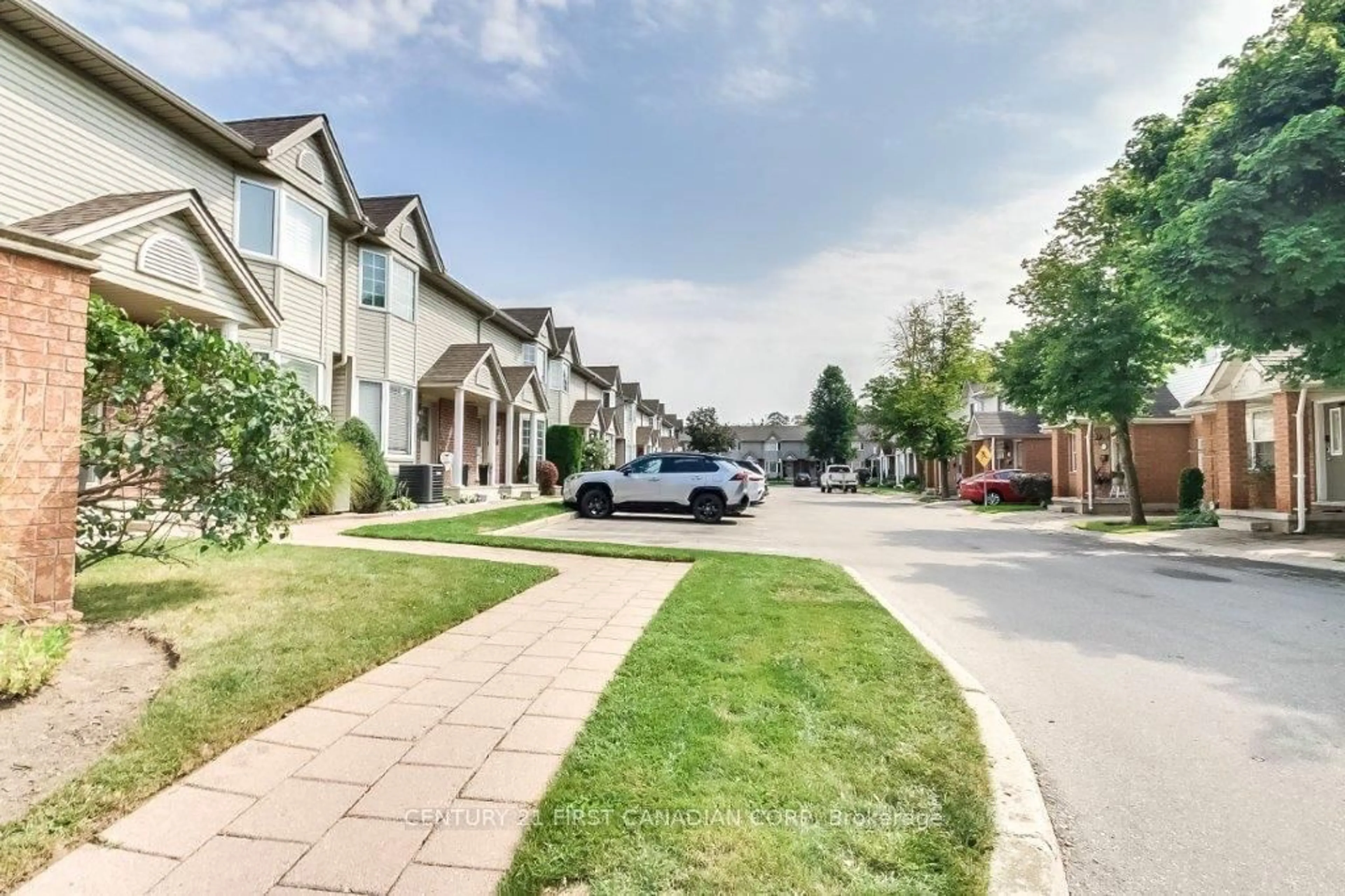 A pic from outside/outdoor area/front of a property/back of a property/a pic from drone, street for 20 Kernohan Pkwy #32, London Ontario N6J 4Y3