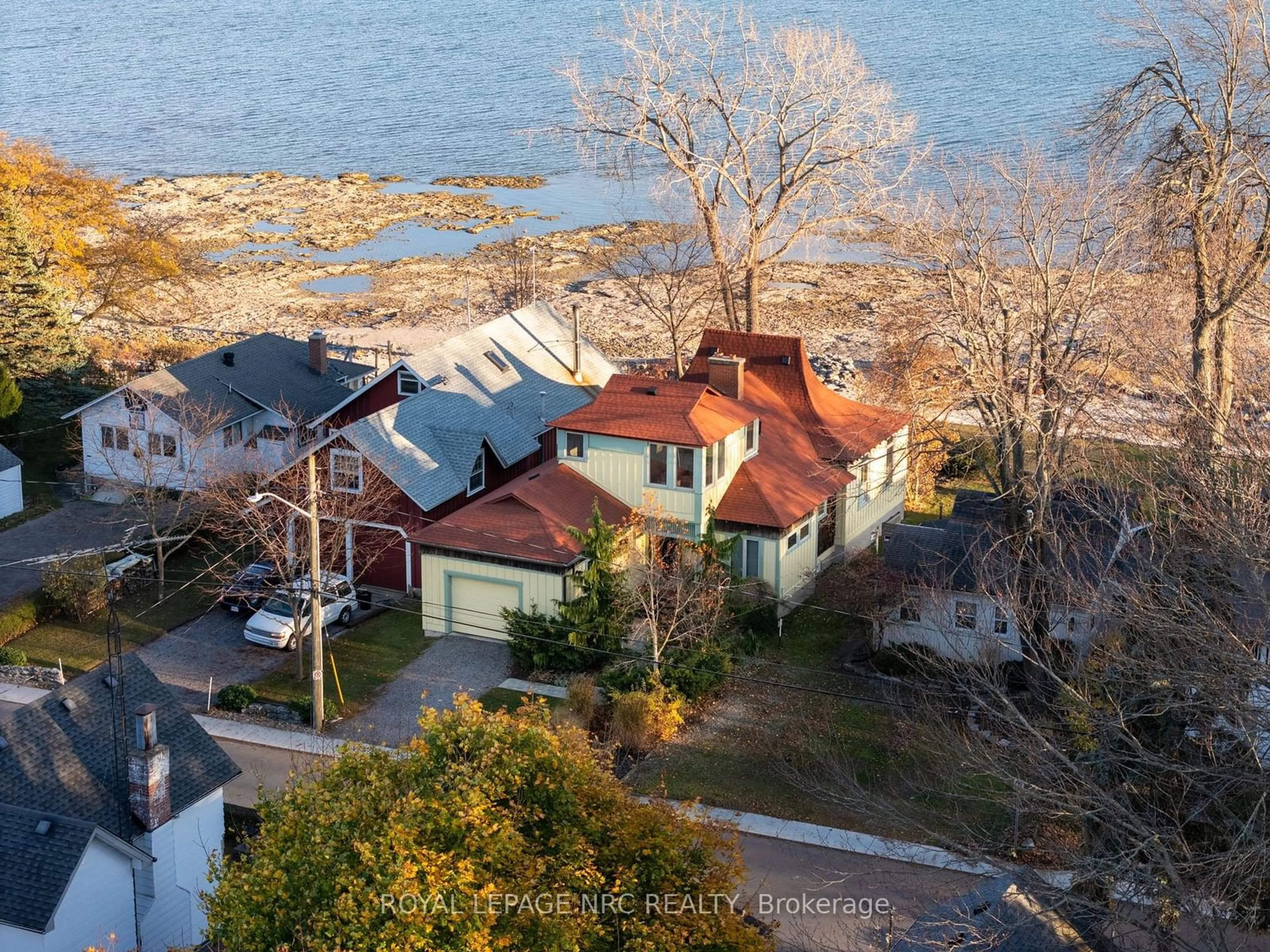 A pic from outside/outdoor area/front of a property/back of a property/a pic from drone, water/lake/river/ocean view for 3765 Crystal Beach Dr, Fort Erie Ontario L0S 1B0